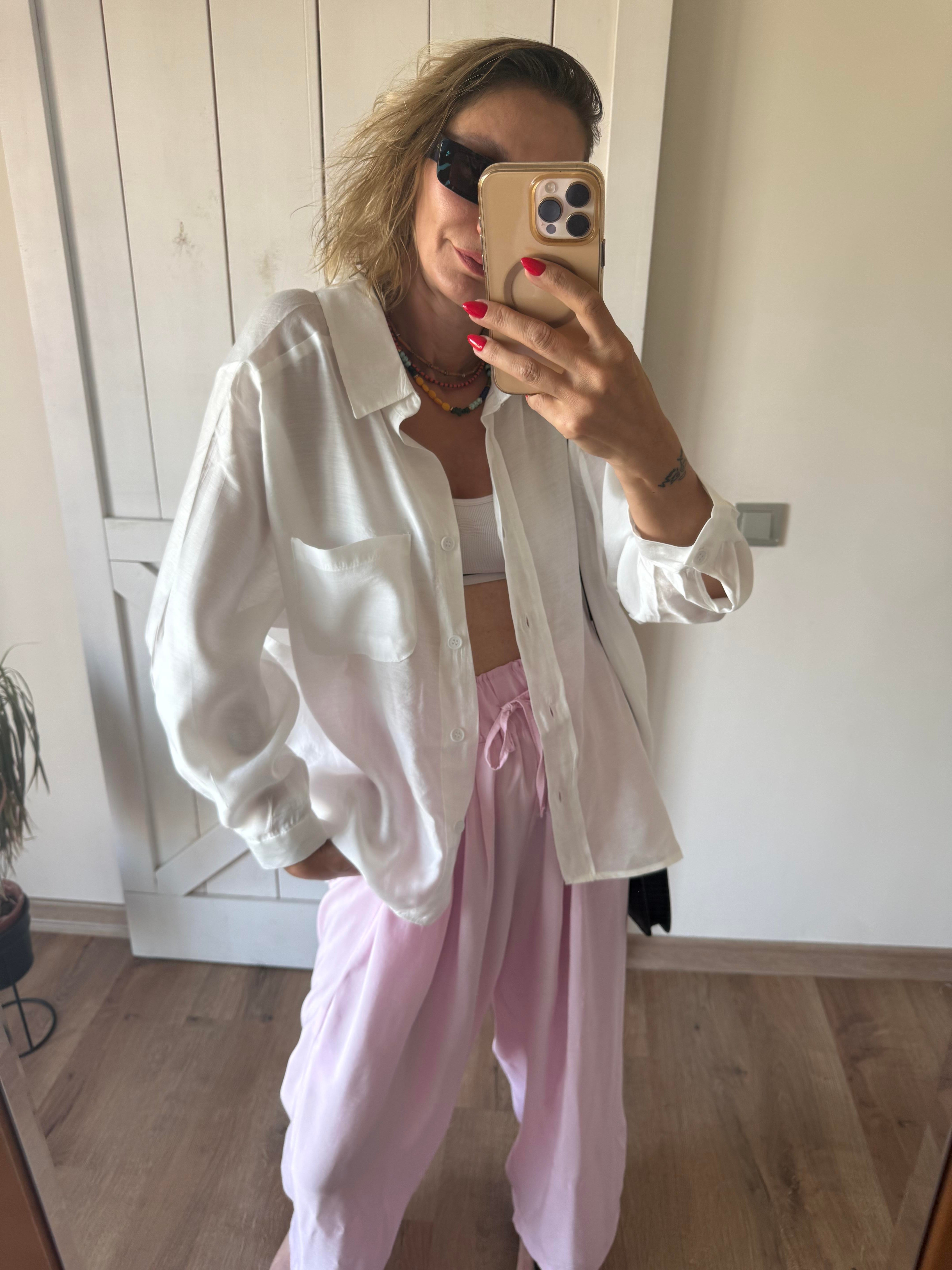 Arkası Pencere Detaylı Salaş Beyaz Gömlek