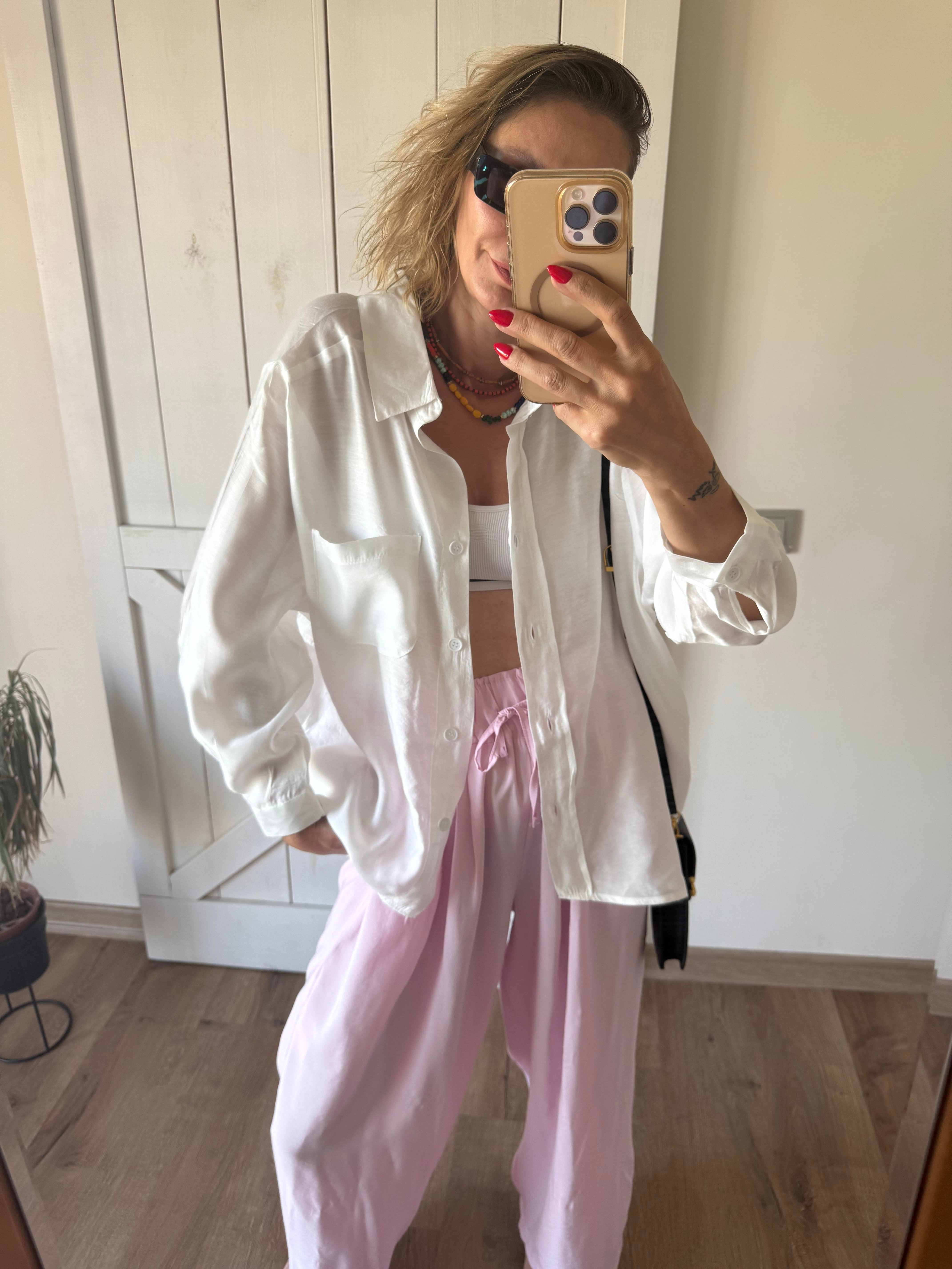 Arkası Pencere Detaylı Salaş Beyaz Gömlek