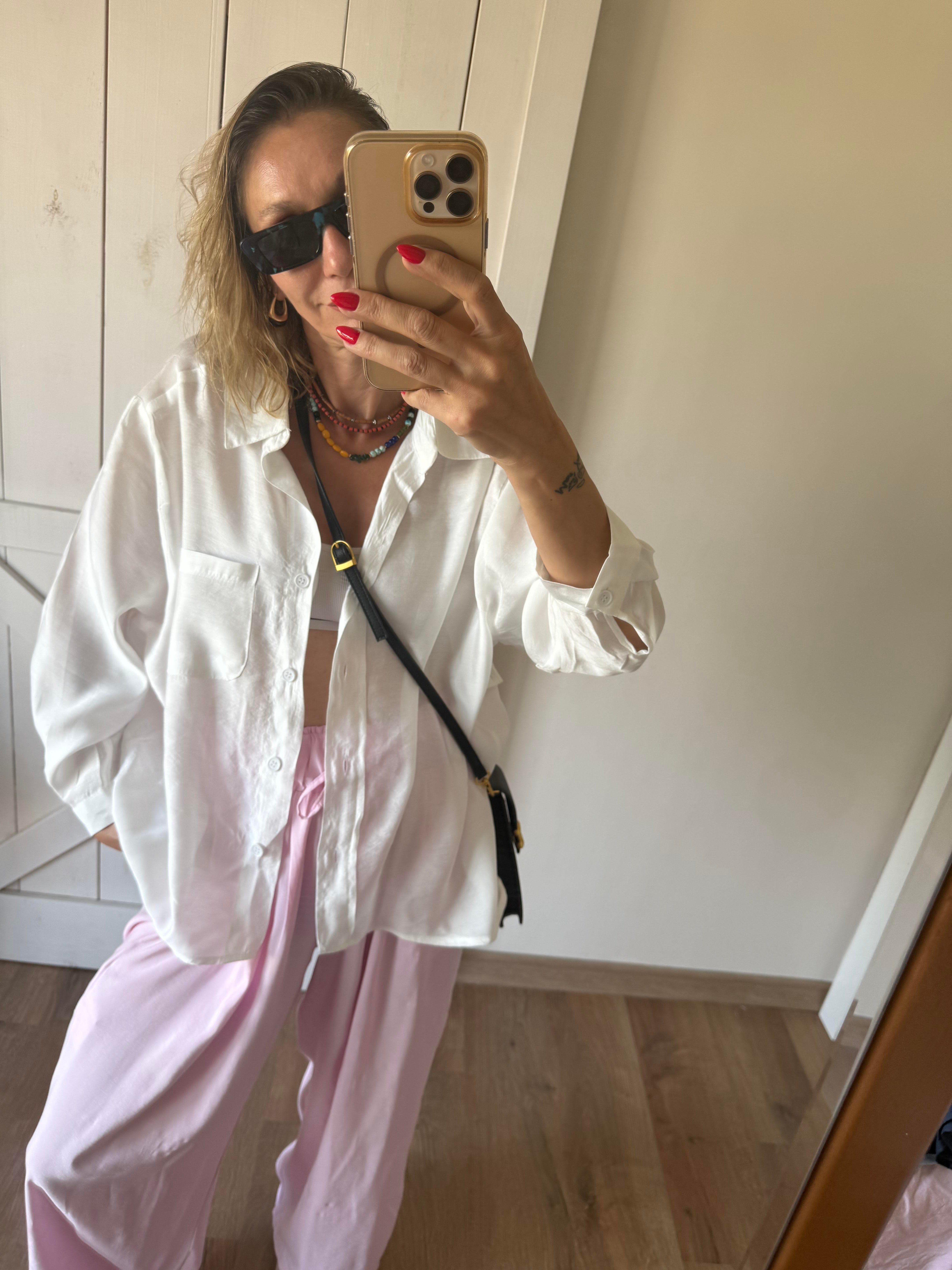 Arkası Pencere Detaylı Salaş Beyaz Gömlek