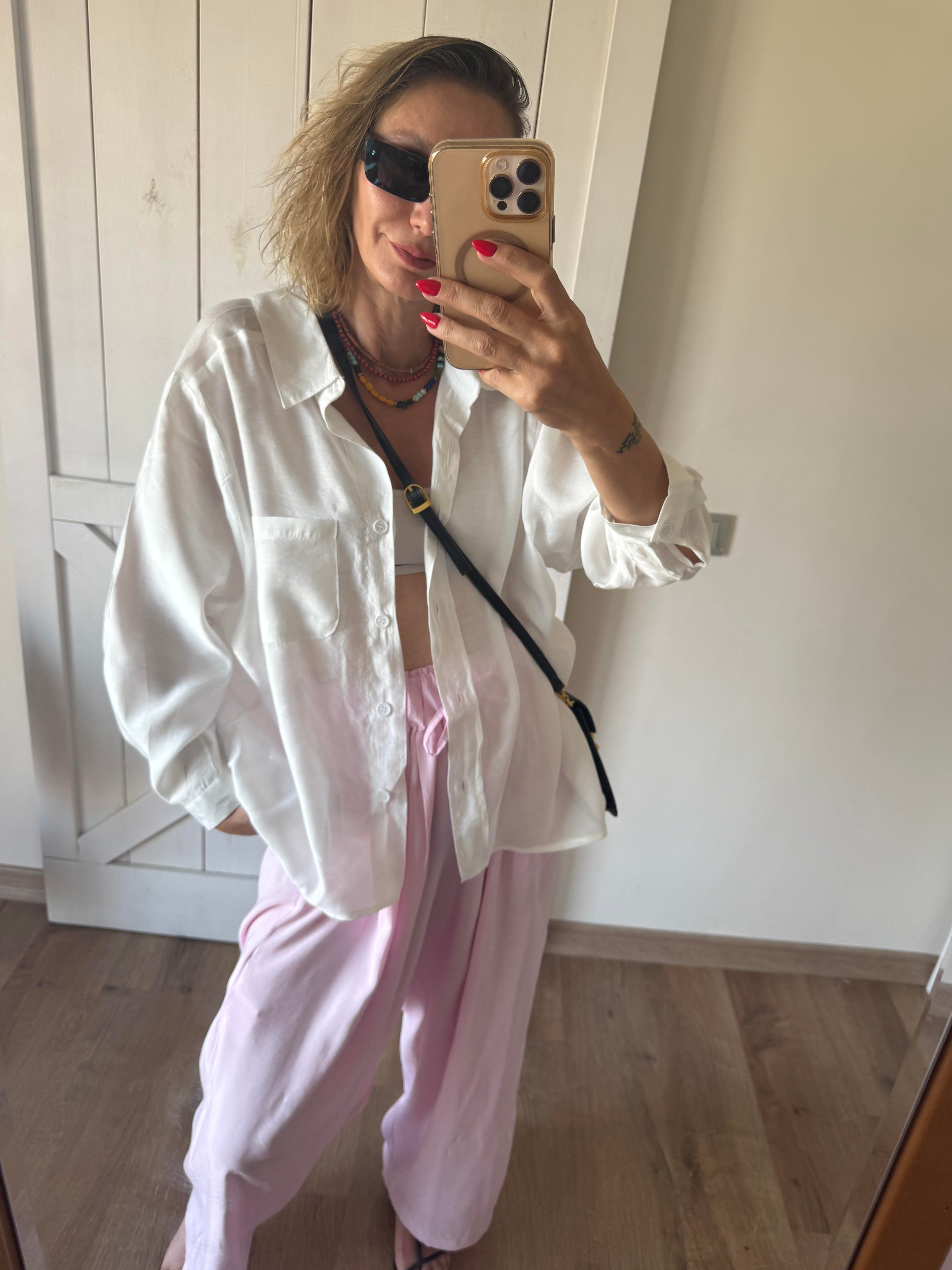 Arkası Pencere Detaylı Salaş Beyaz Gömlek