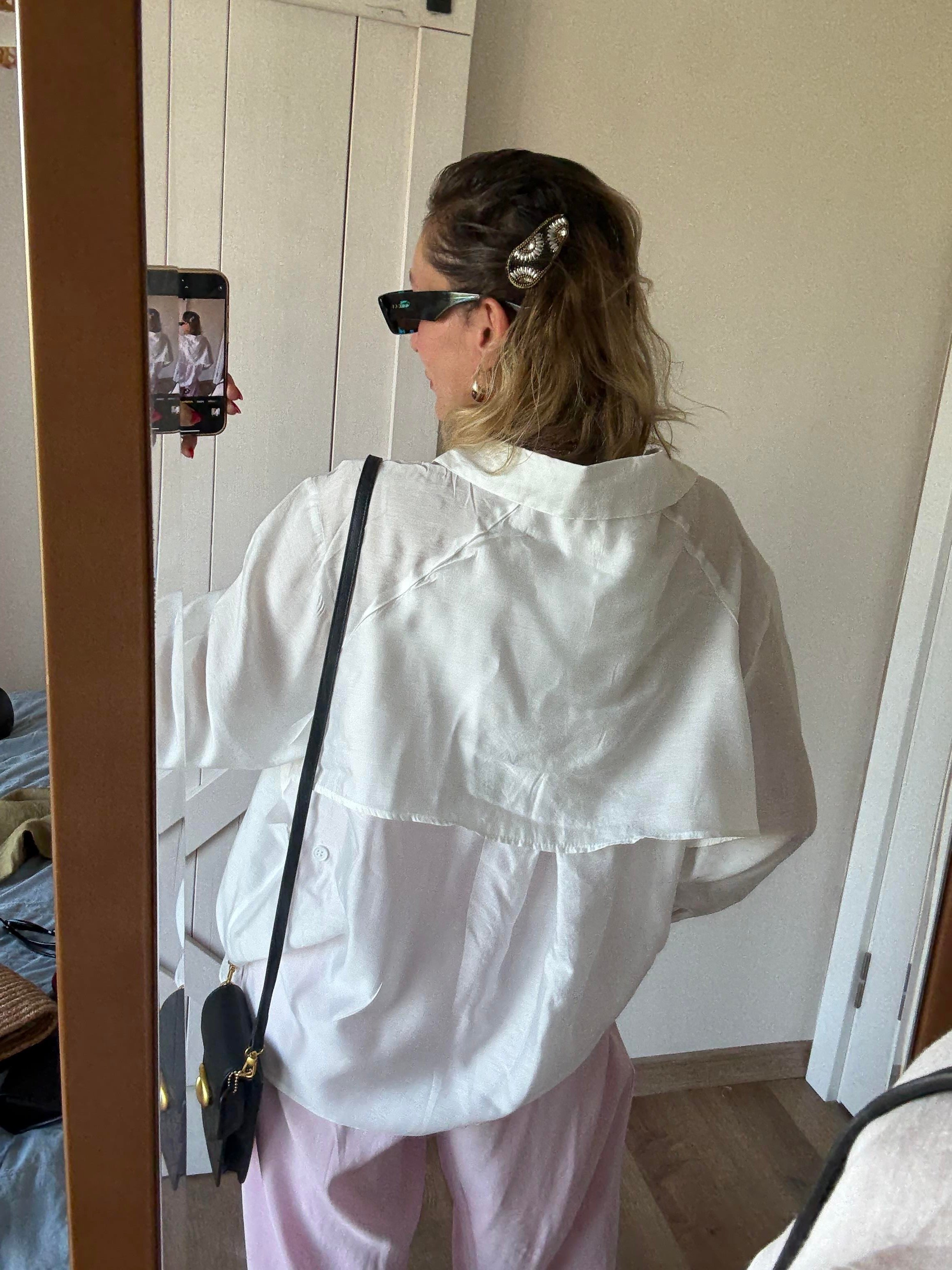 Arkası Pencere Detaylı Salaş Beyaz Gömlek