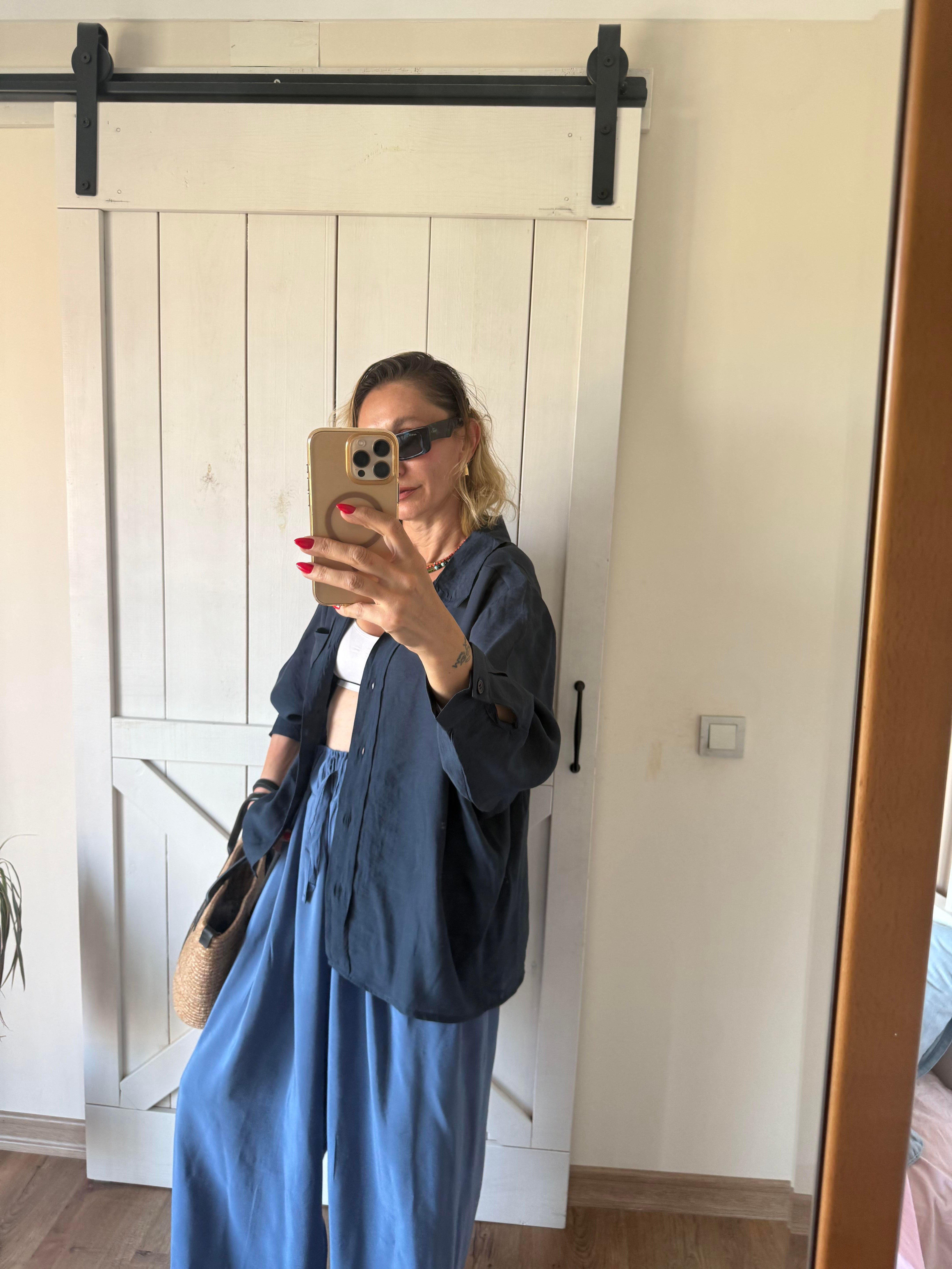 Arkası Pencere Detaylı Salaş Gömlek Lacivert