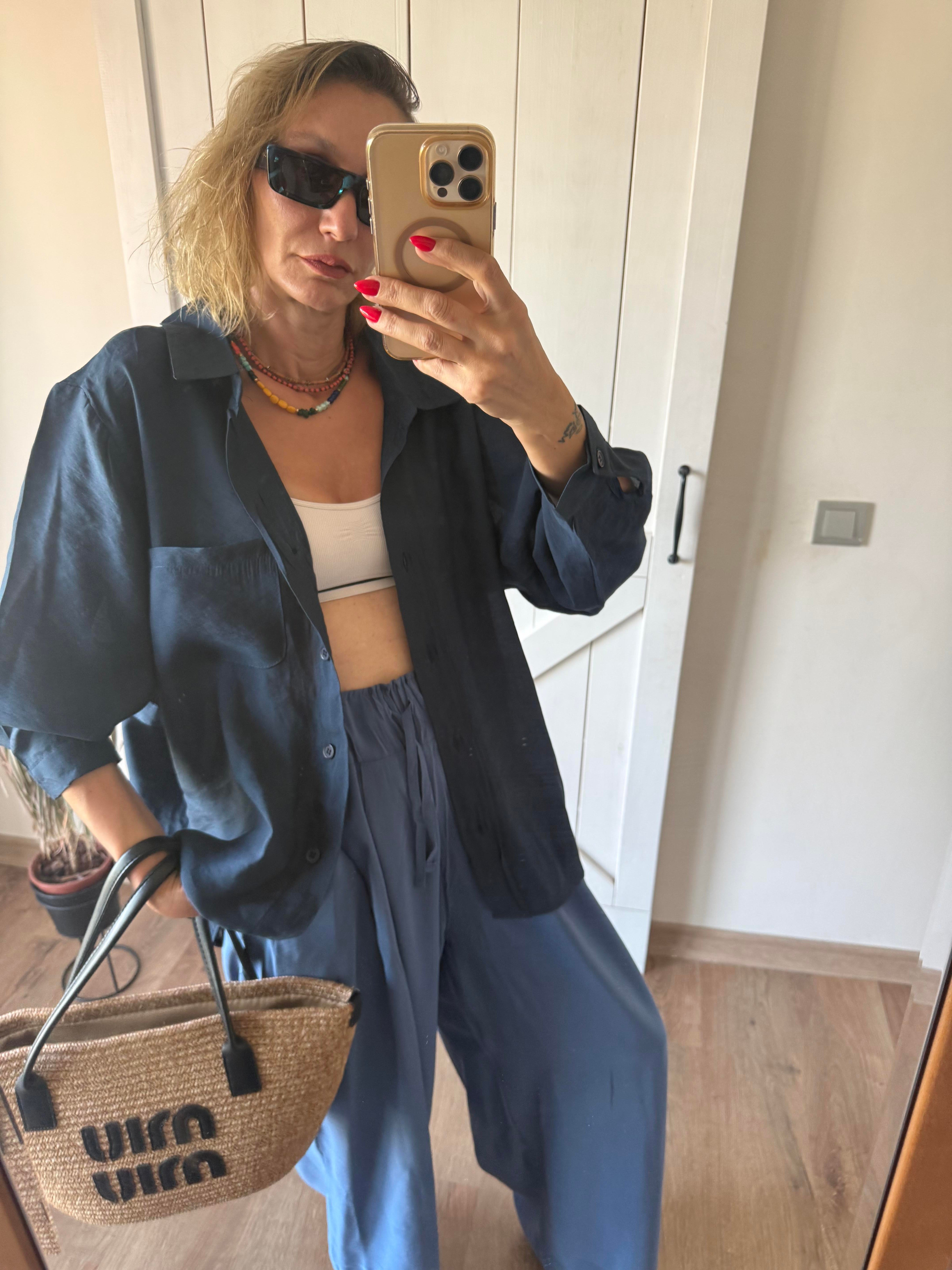 Arkası Pencere Detaylı Salaş Gömlek Lacivert