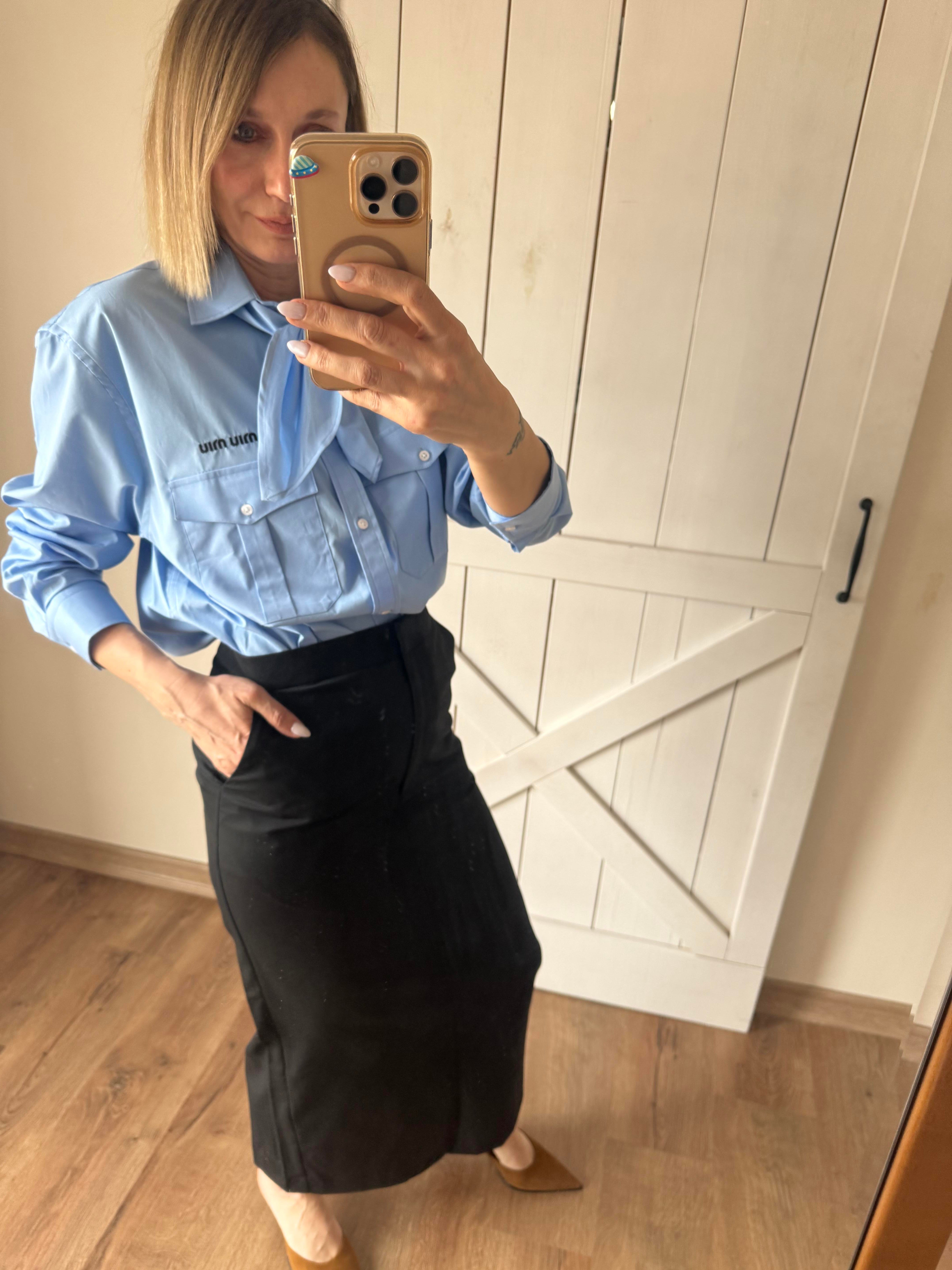 Arkası Yırtmaçlı Kalem Etek