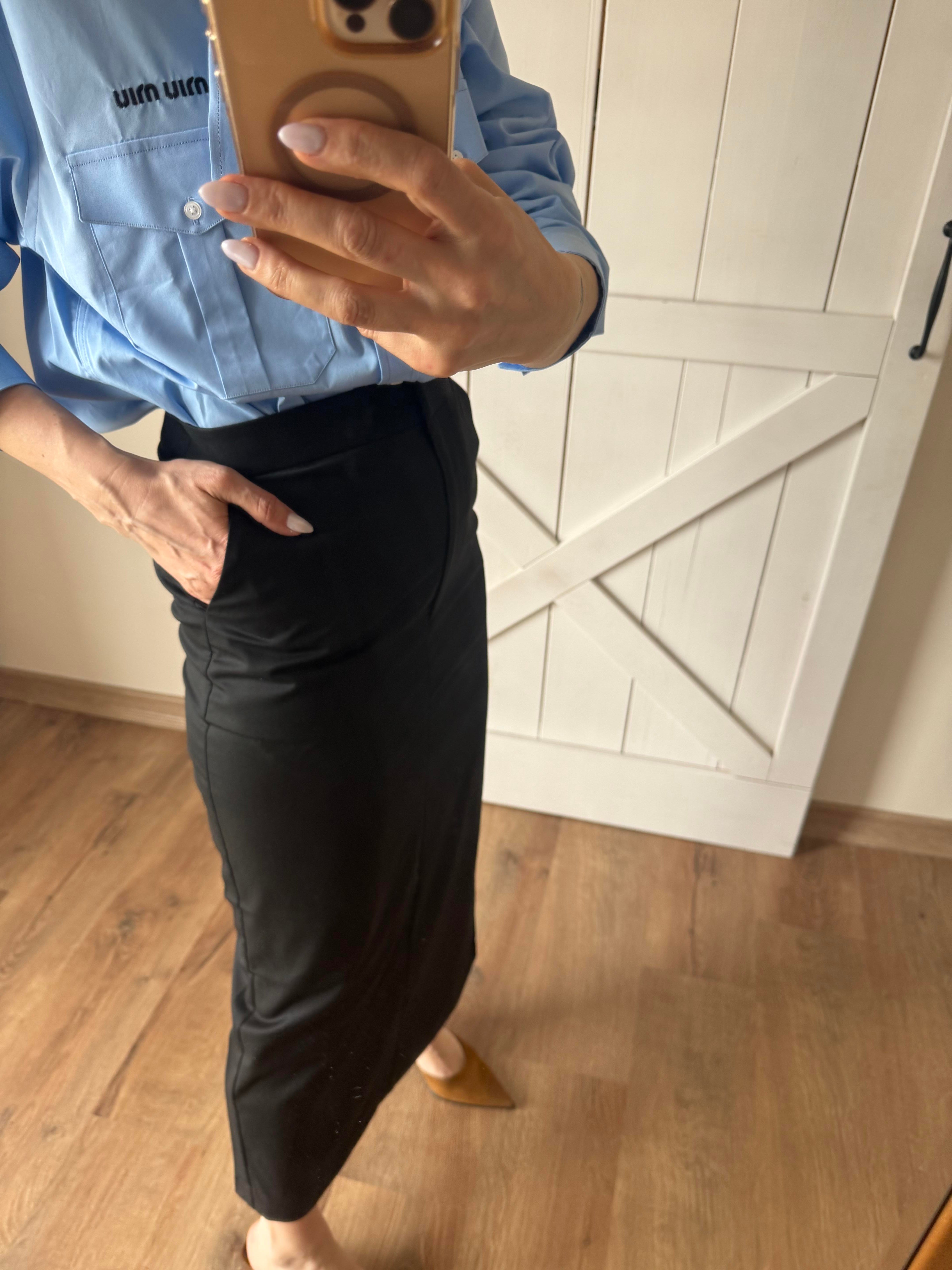 Arkası Yırtmaçlı Kalem Etek