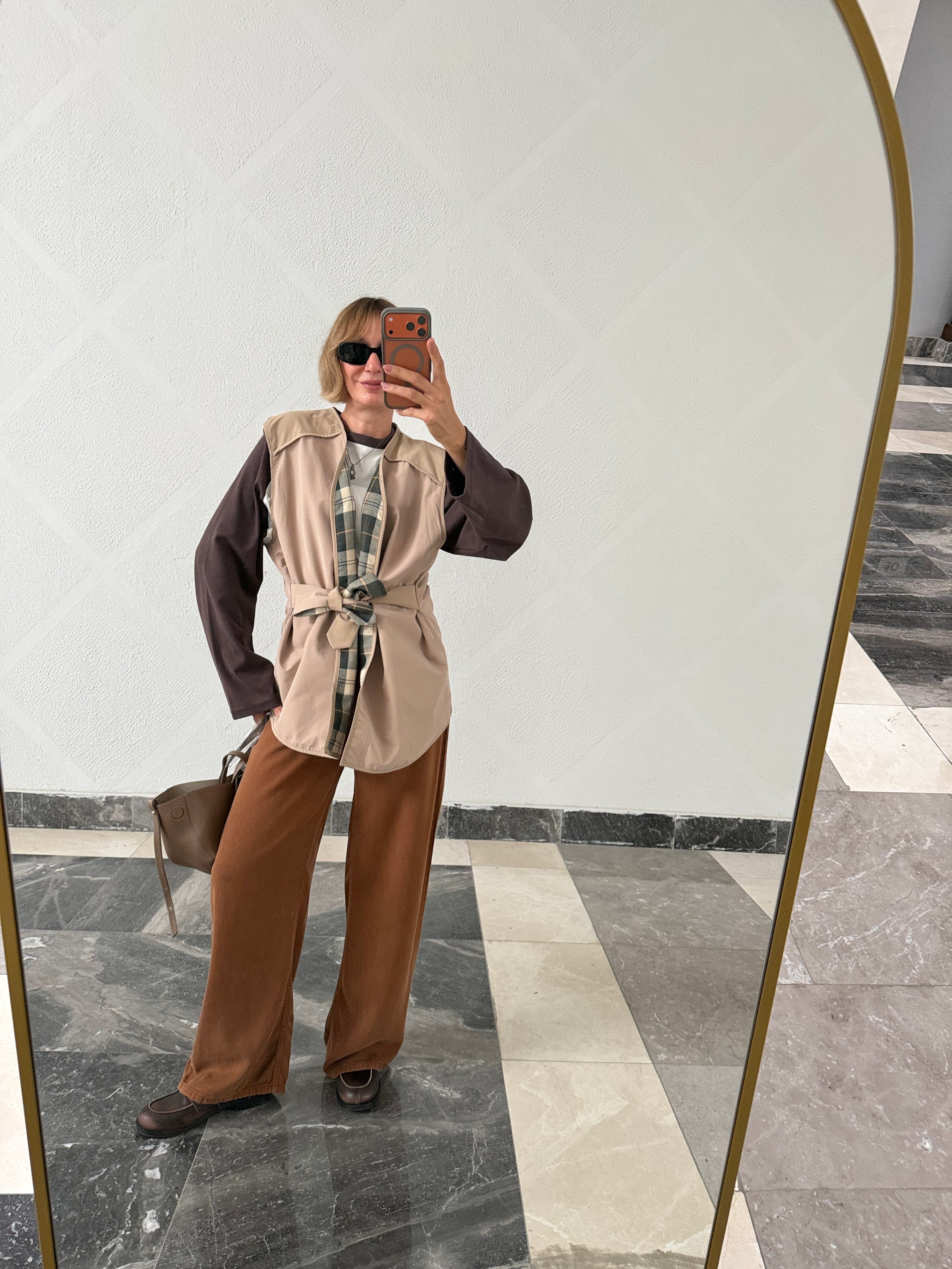 Barbur Model Ekru İçi Ekoseli Bağlamalı Yelek