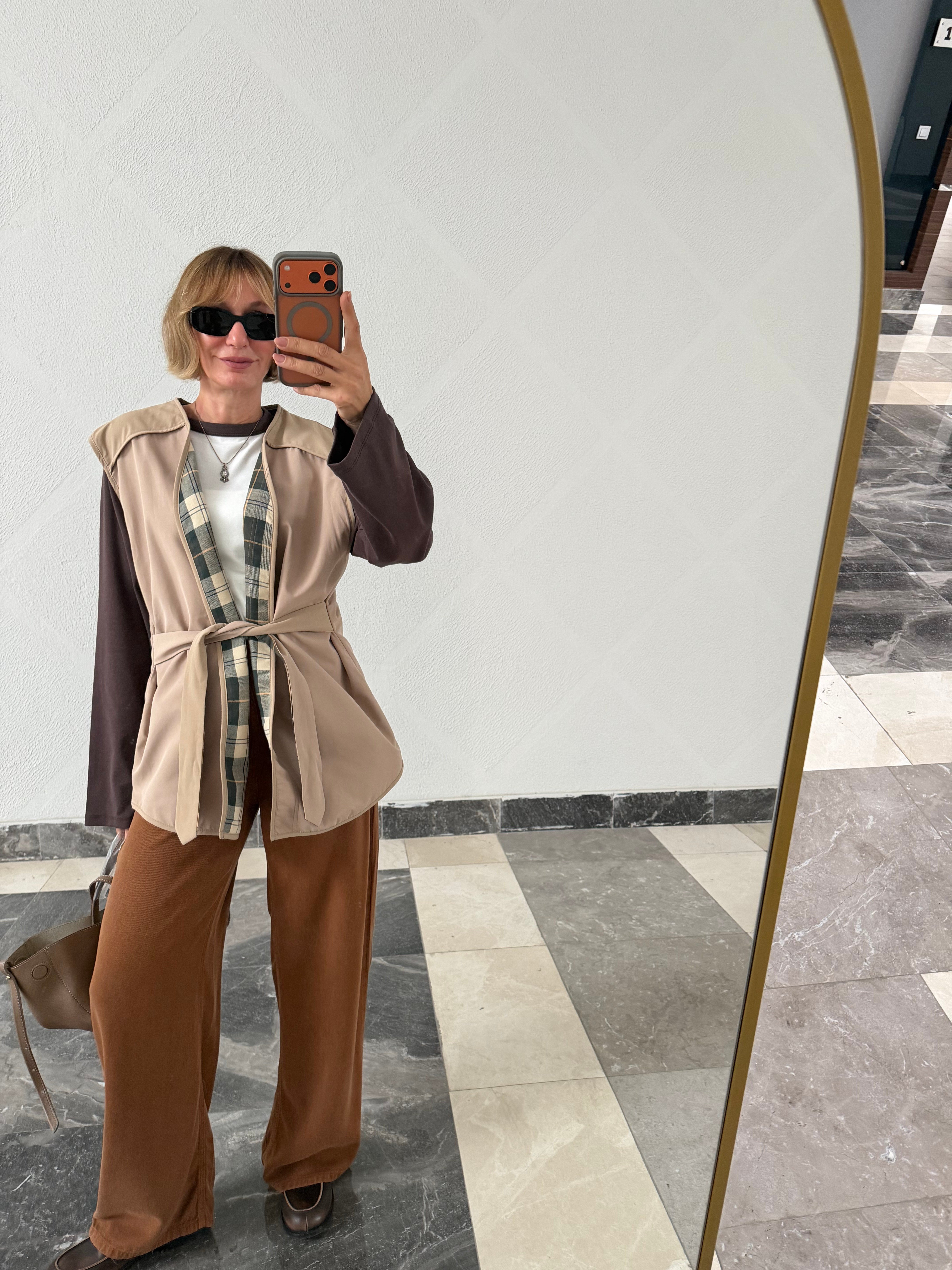 Barbur Model Ekru İçi Ekoseli Bağlamalı Yelek