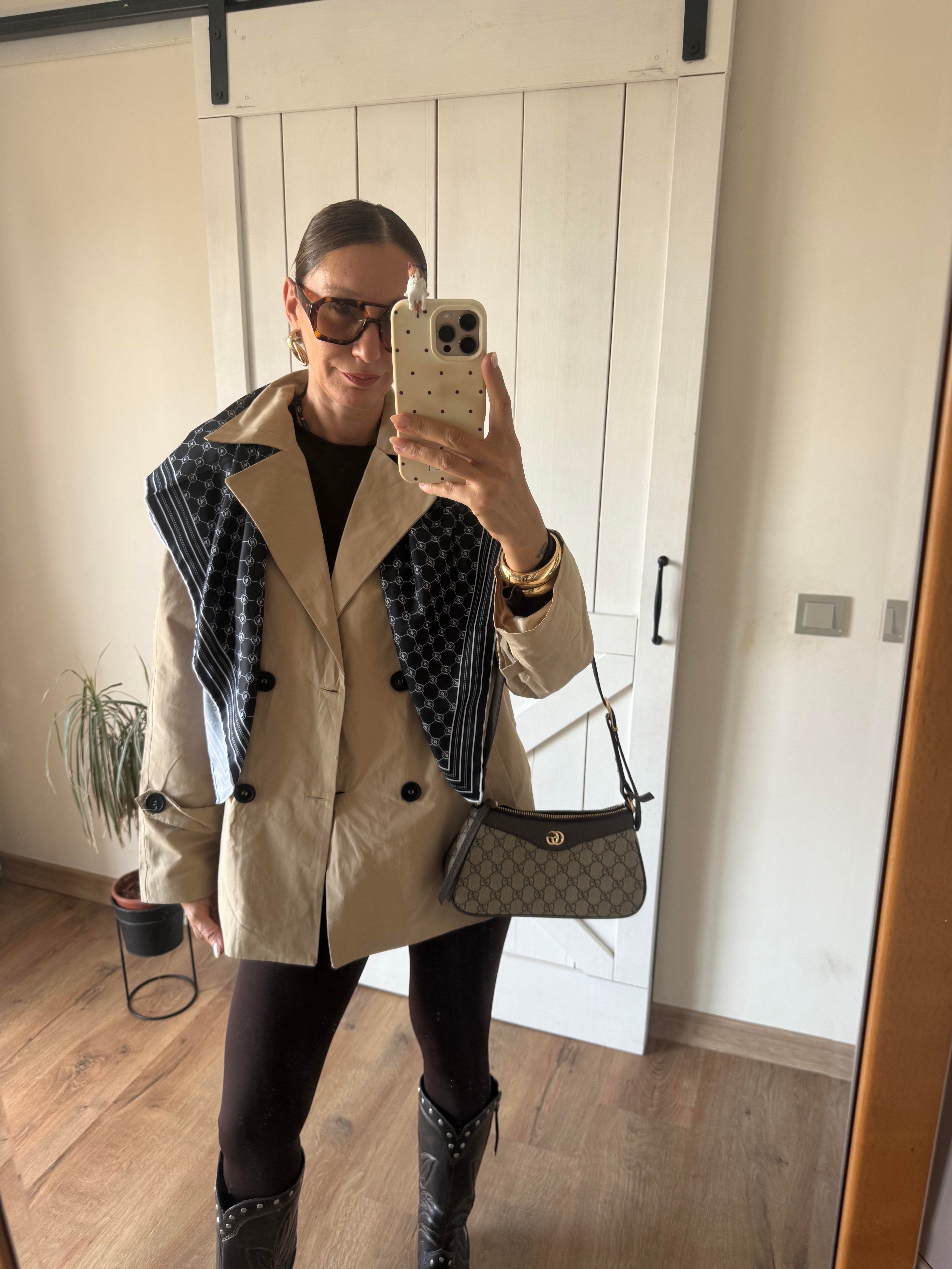 Bej Massi Arkası Düğmeli Kısa Trenç