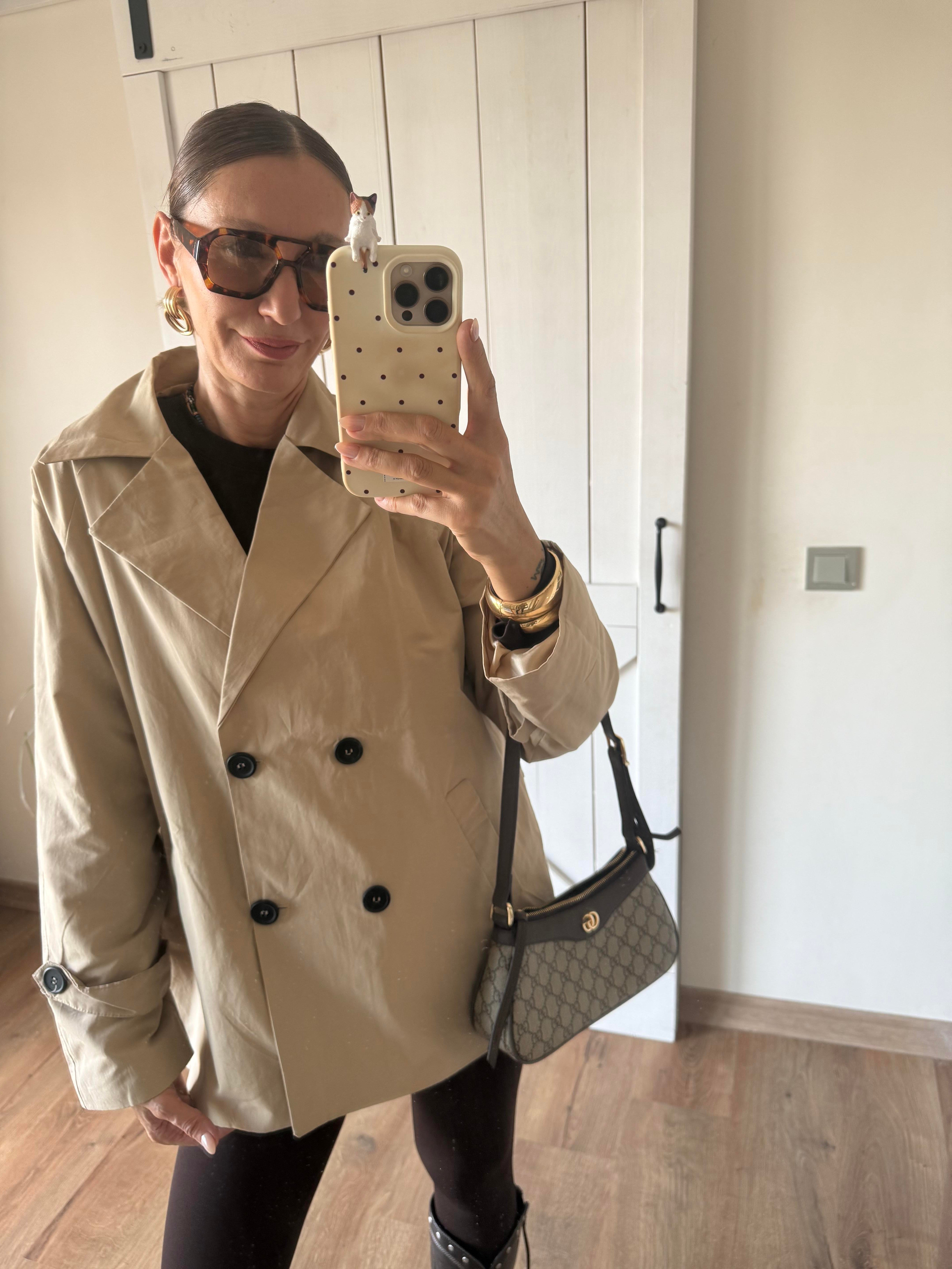 Bej Massi Arkası Düğmeli Kısa Trenç