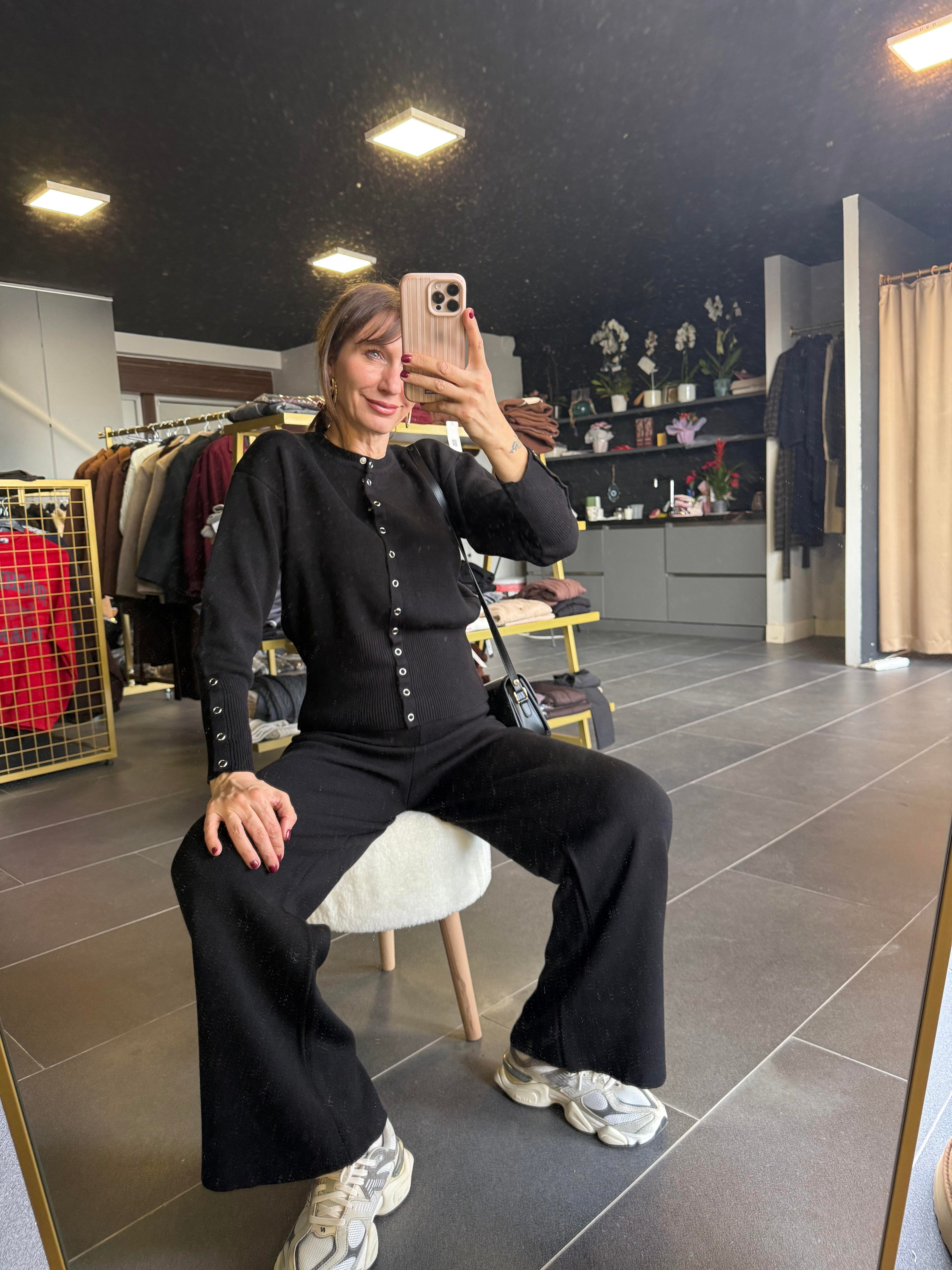 Bel Detaylı Siyah Triko Takım