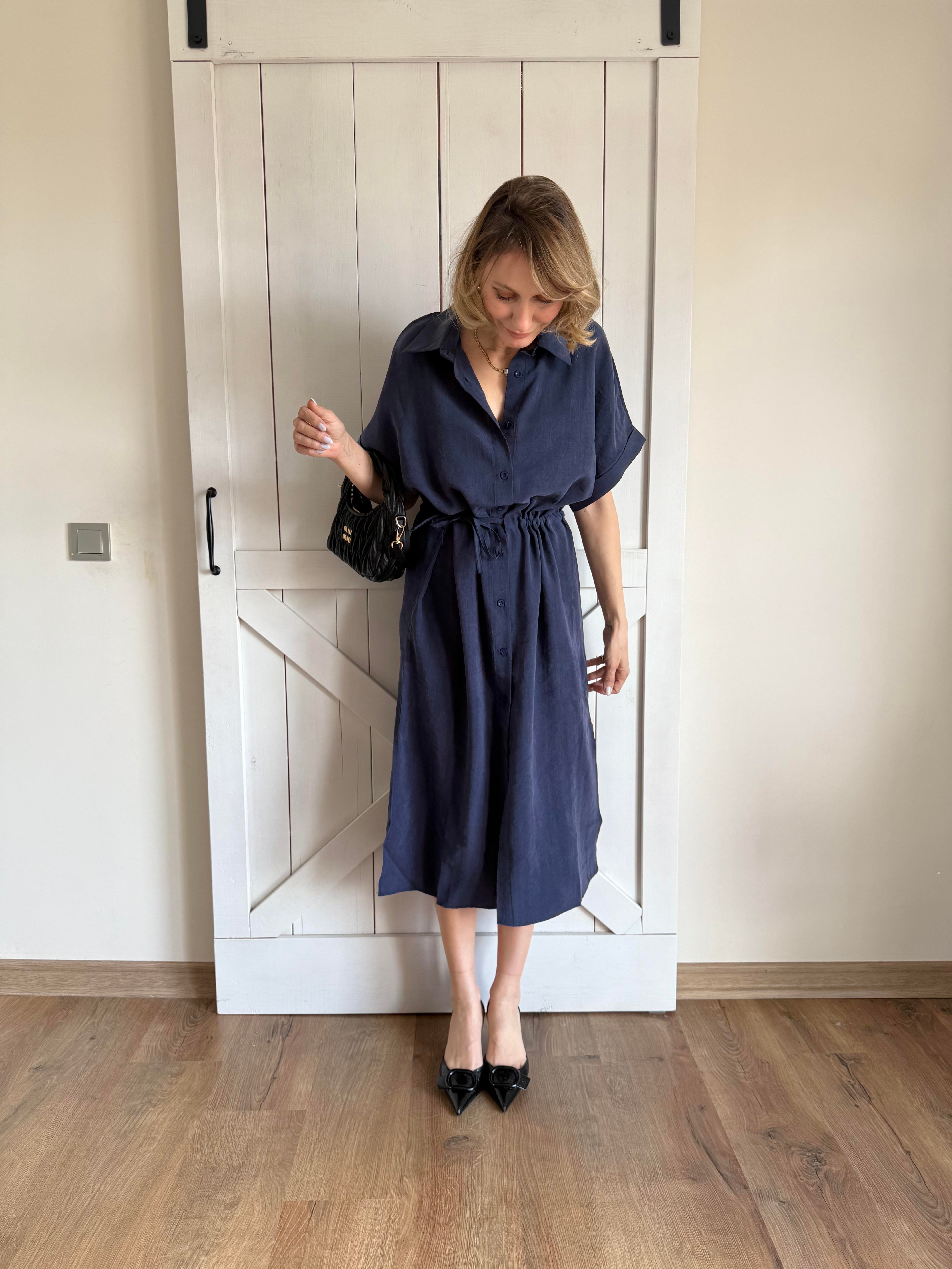 Belden Büzgü Detaylı Lacivert Elbise