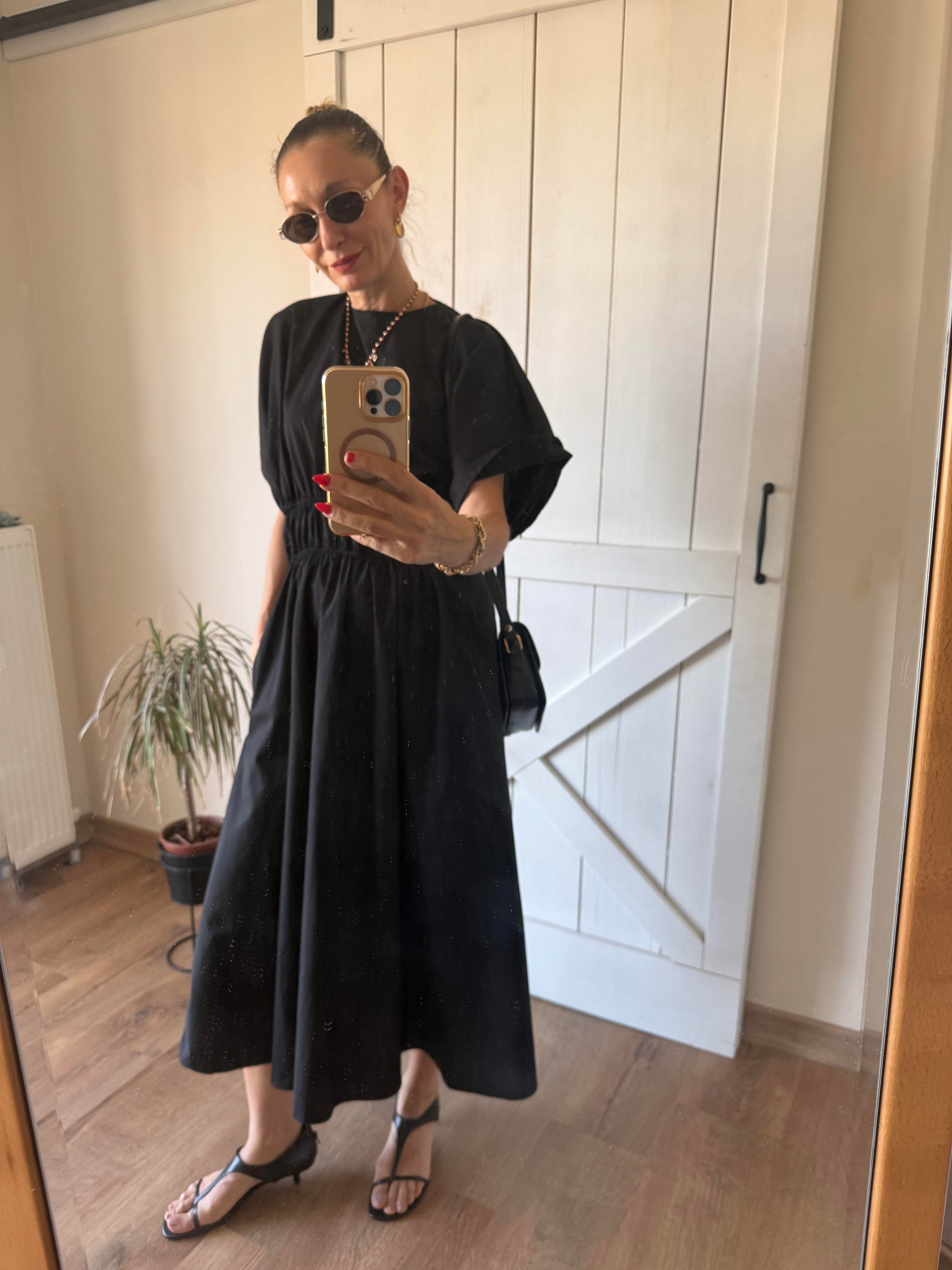 Beli Büzgülü Kos Siyah Elbise