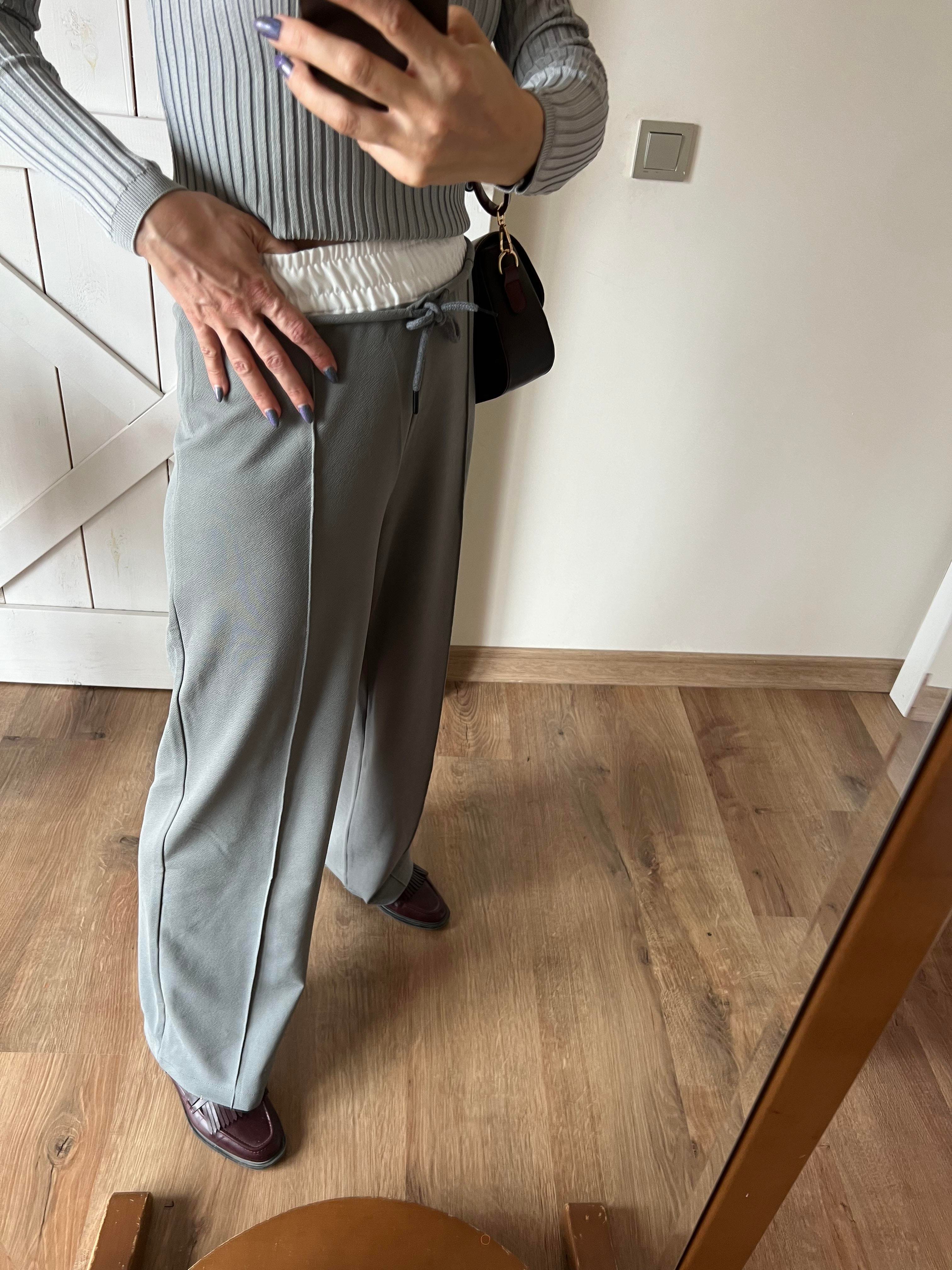 Beli Kemer Detaylı Gri Pantolon