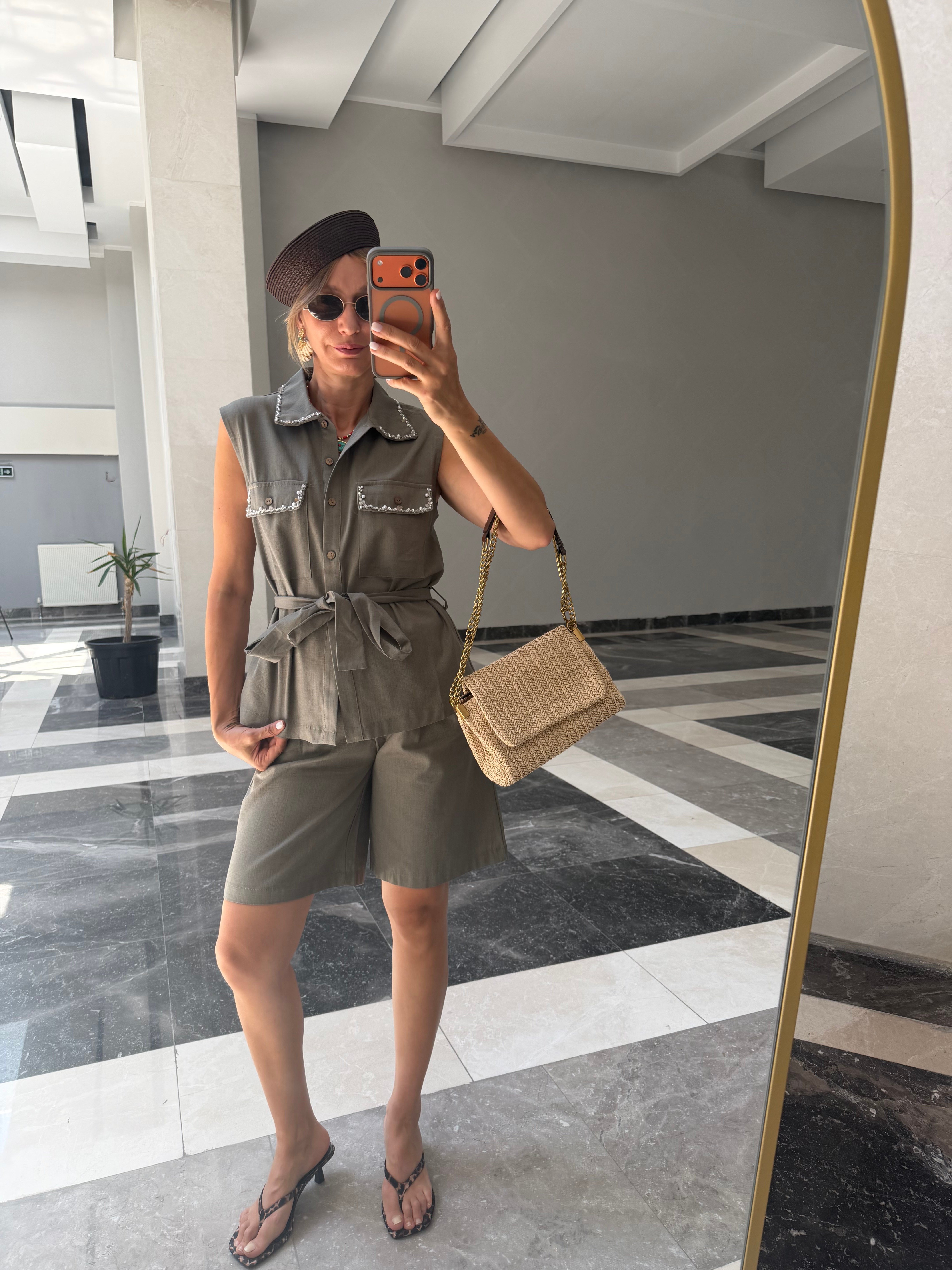 Bellagio Çağla Şortlu Yelekli Takı 