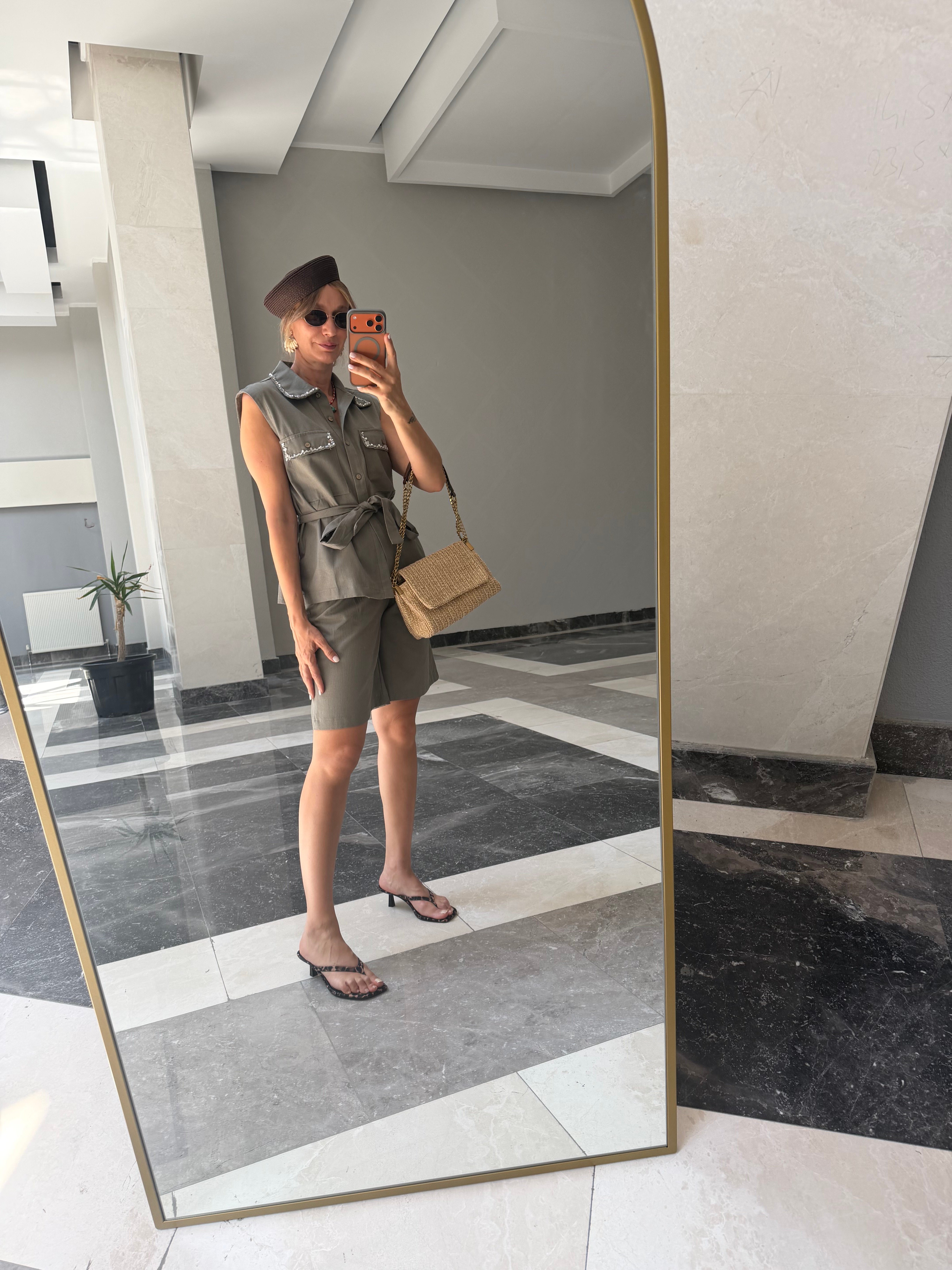 Bellagio Çağla Şortlu Yelekli Takı 