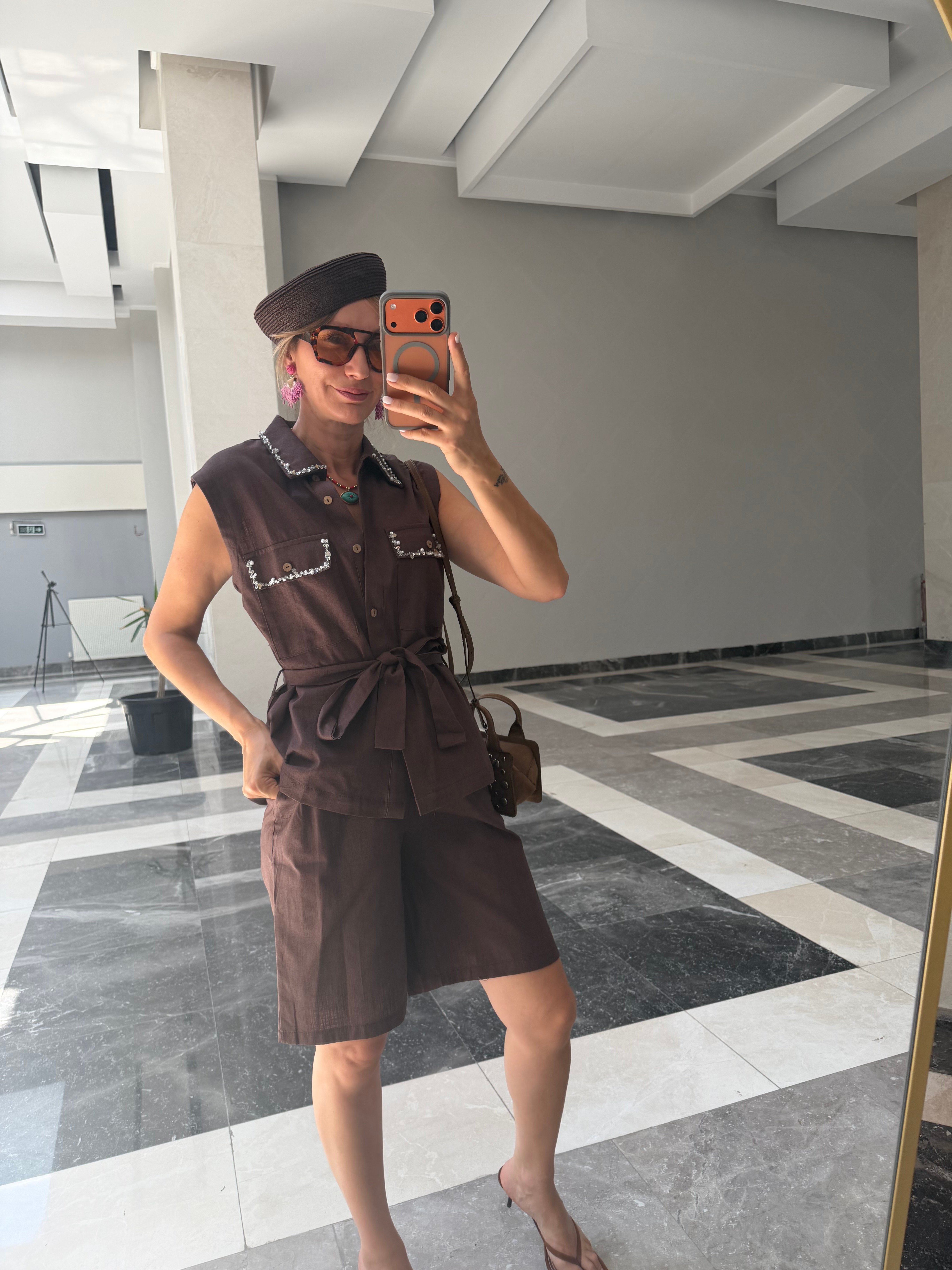 Bellagio Kahve Şortlu Yelekli Takı 