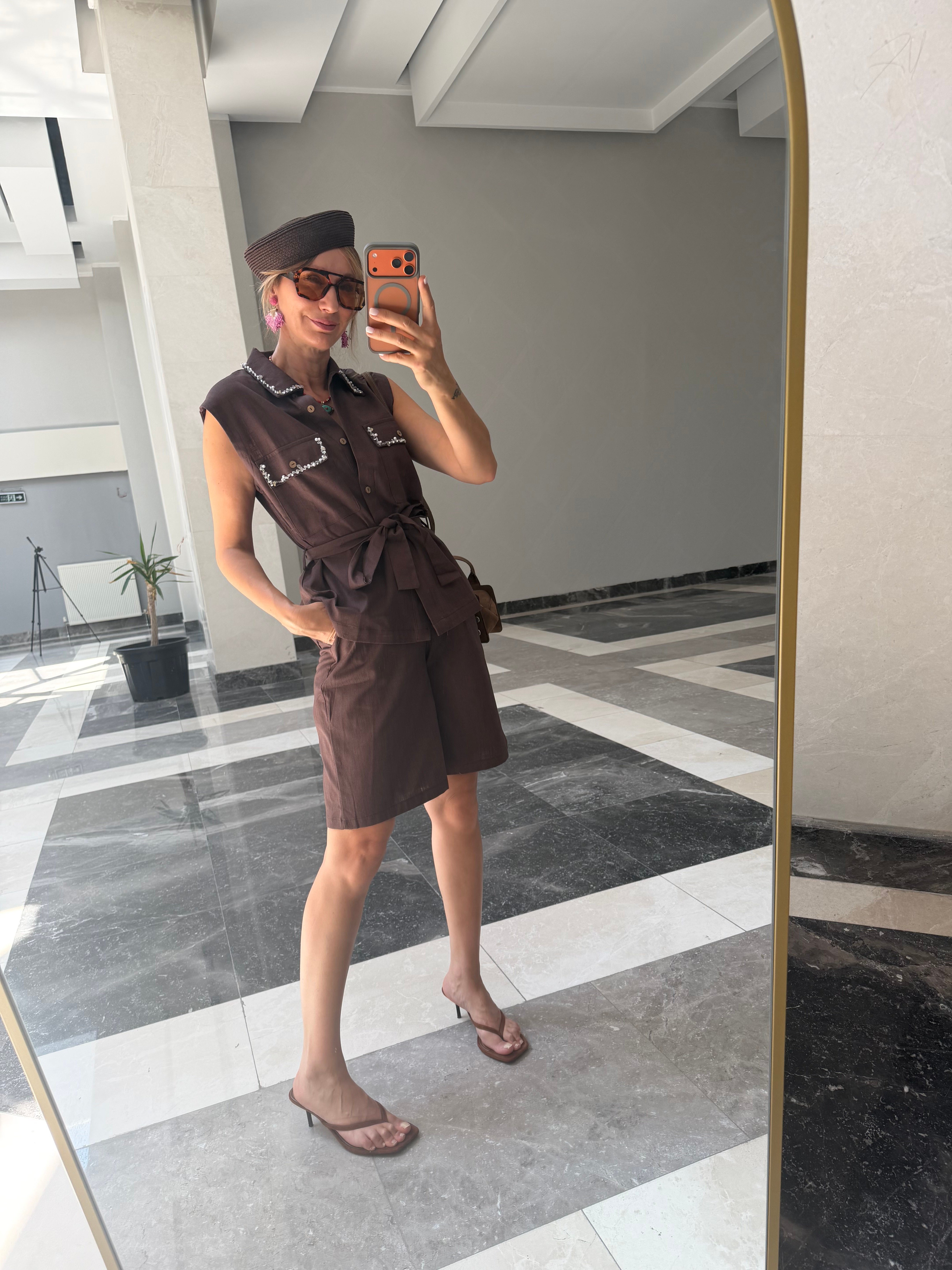 Bellagio Kahve Şortlu Yelekli Takı 