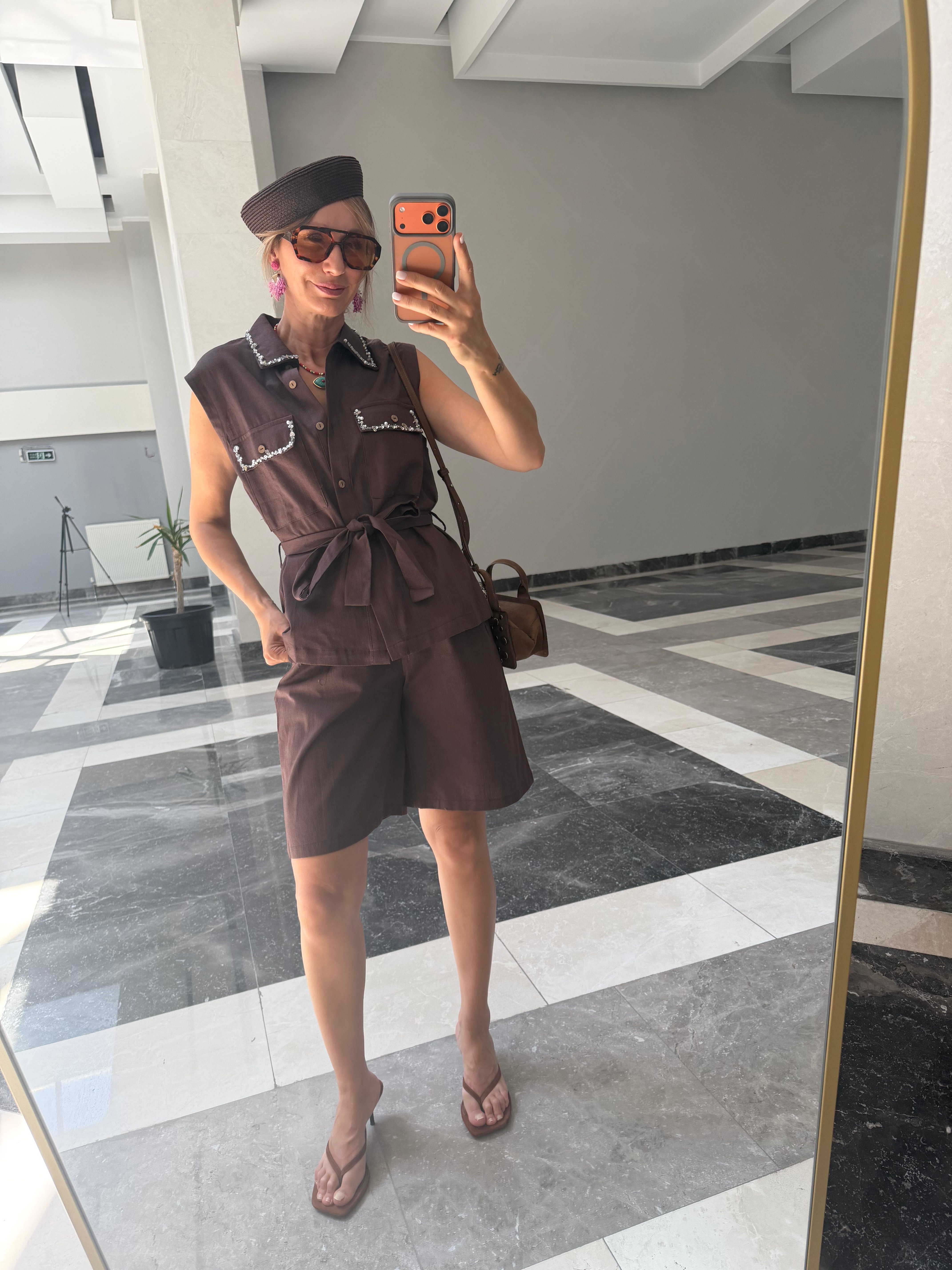 Bellagio Kahve Şortlu Yelekli Takı 