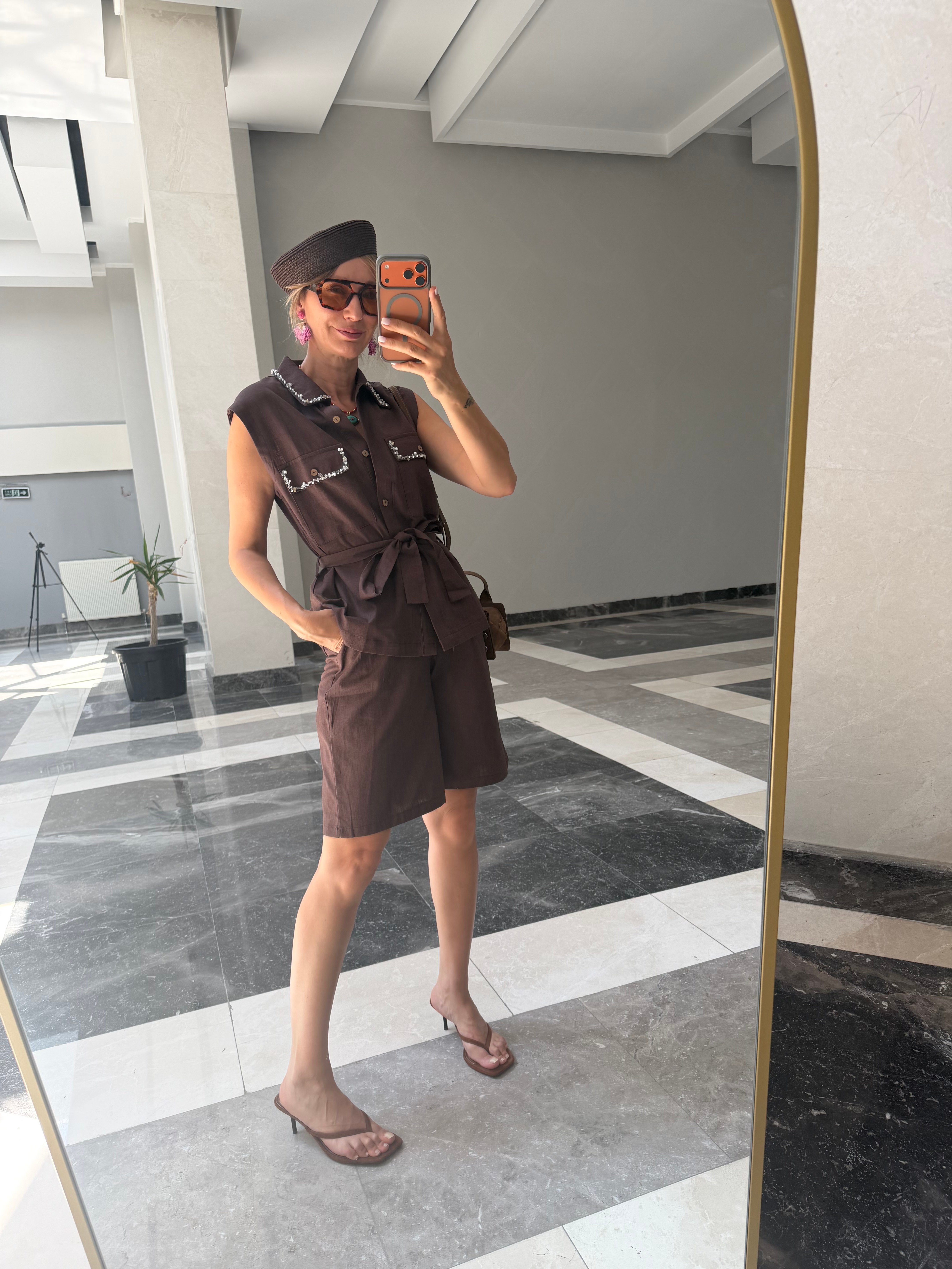 Bellagio Kahve Şortlu Yelekli Takı 