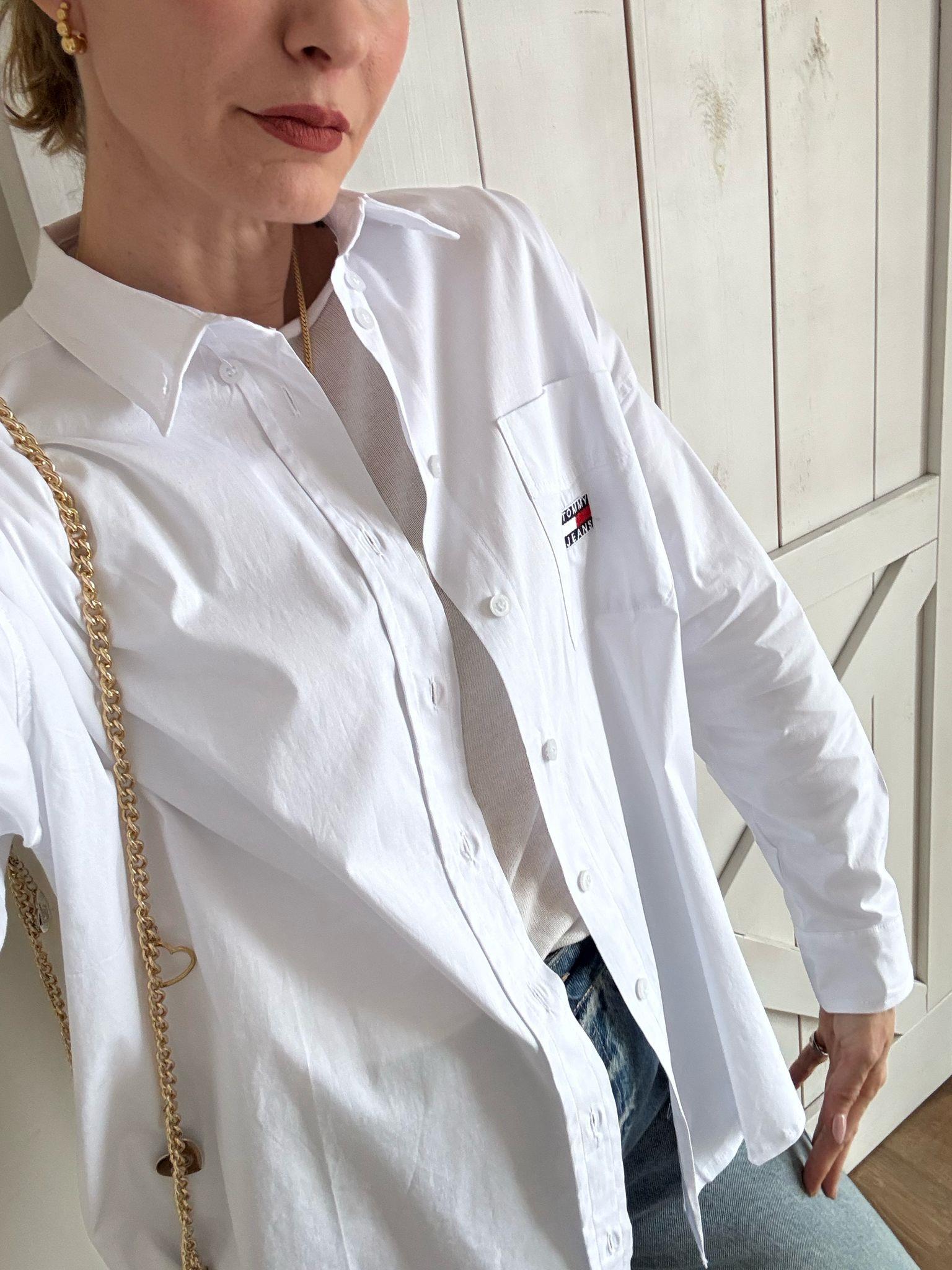 Beyaz Etek Ucu Dalgalı Uzun Gömlek