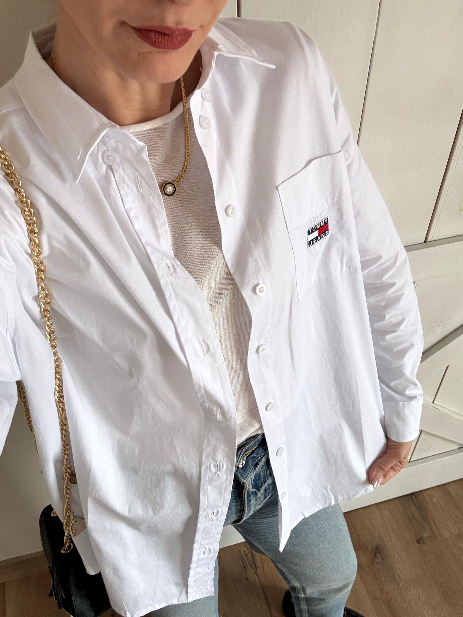 Beyaz Etek Ucu Dalgalı Uzun Gömlek