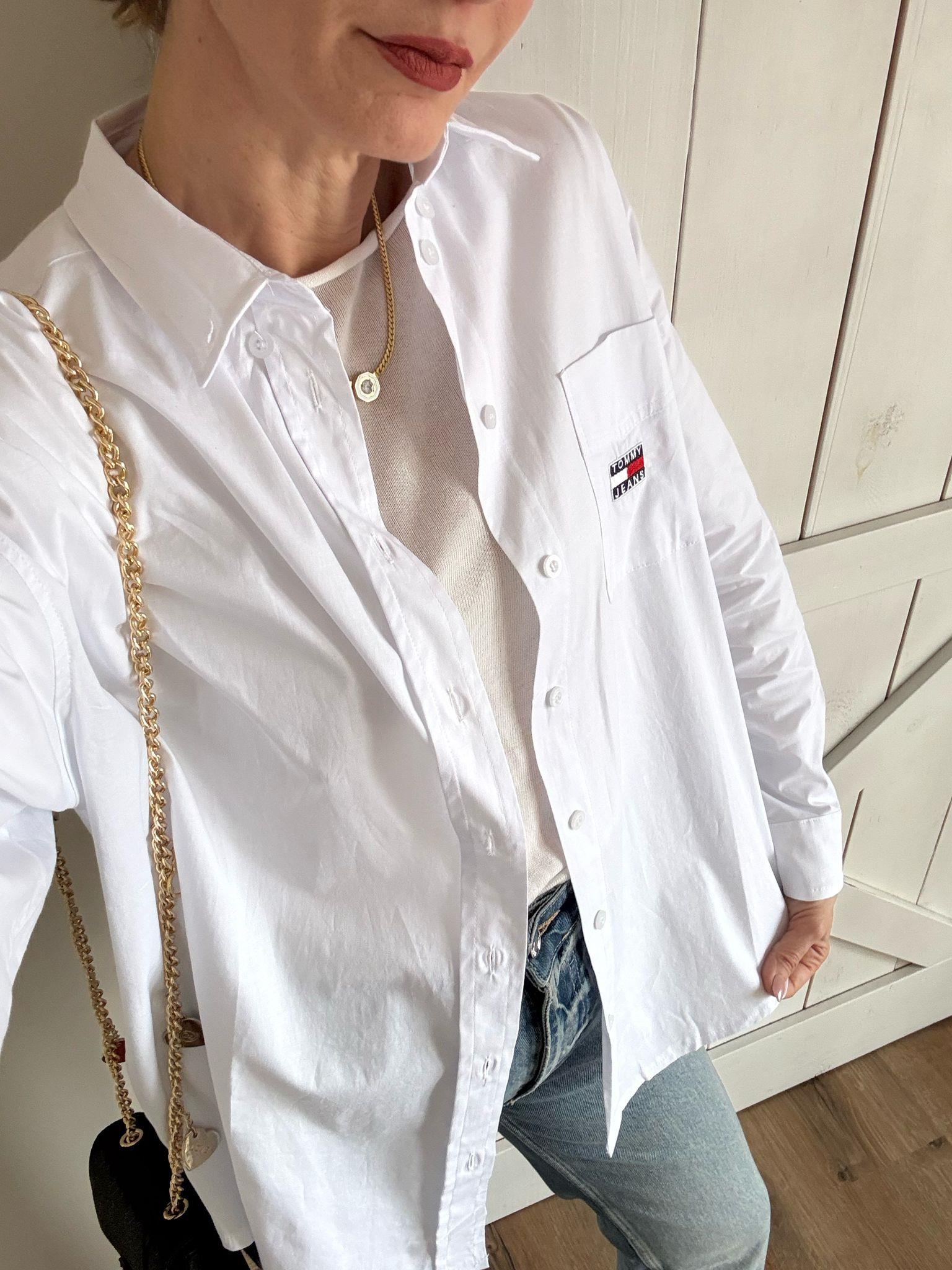 Beyaz Etek Ucu Dalgalı Uzun Gömlek