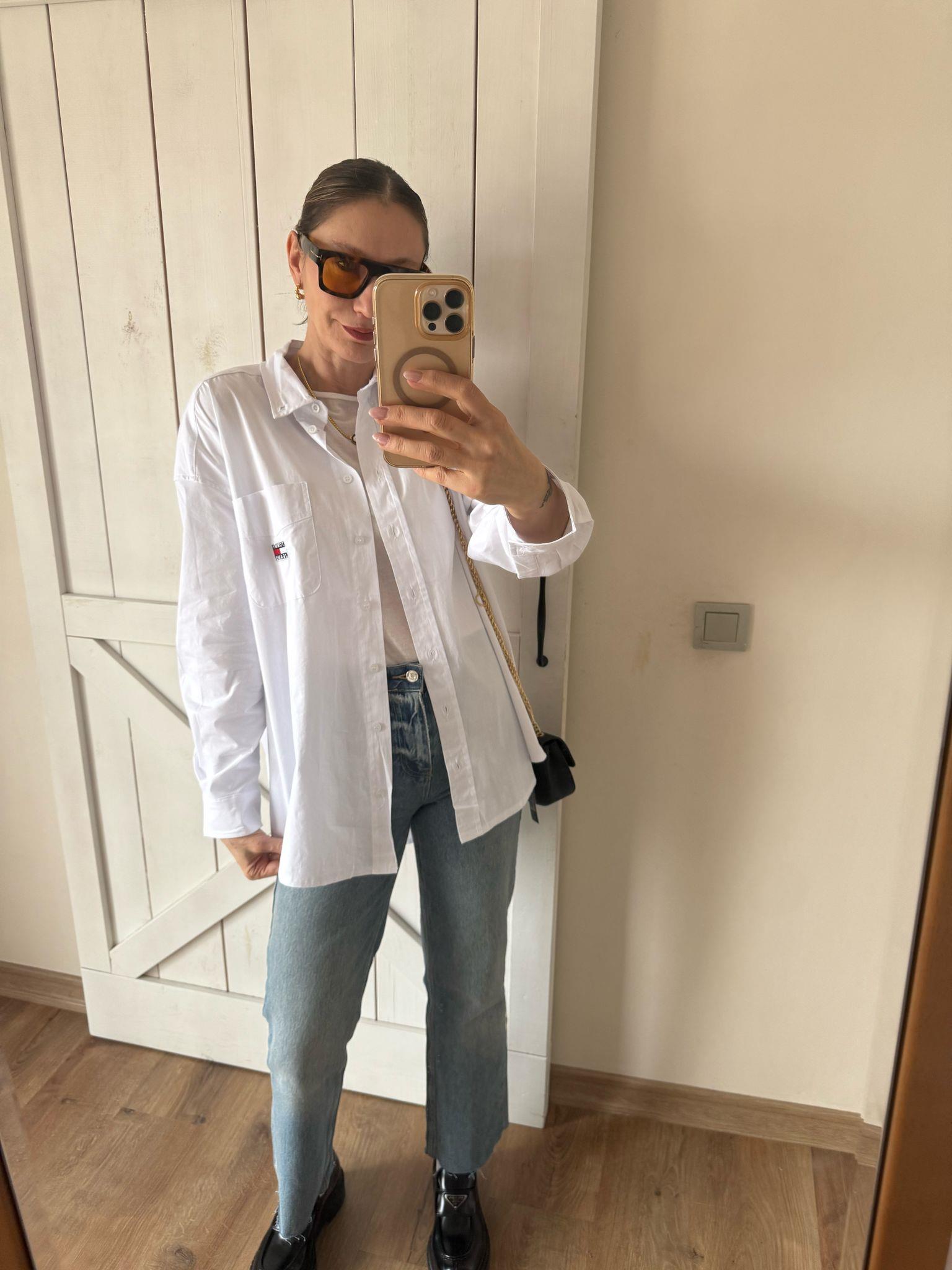 Beyaz Etek Ucu Dalgalı Uzun Gömlek