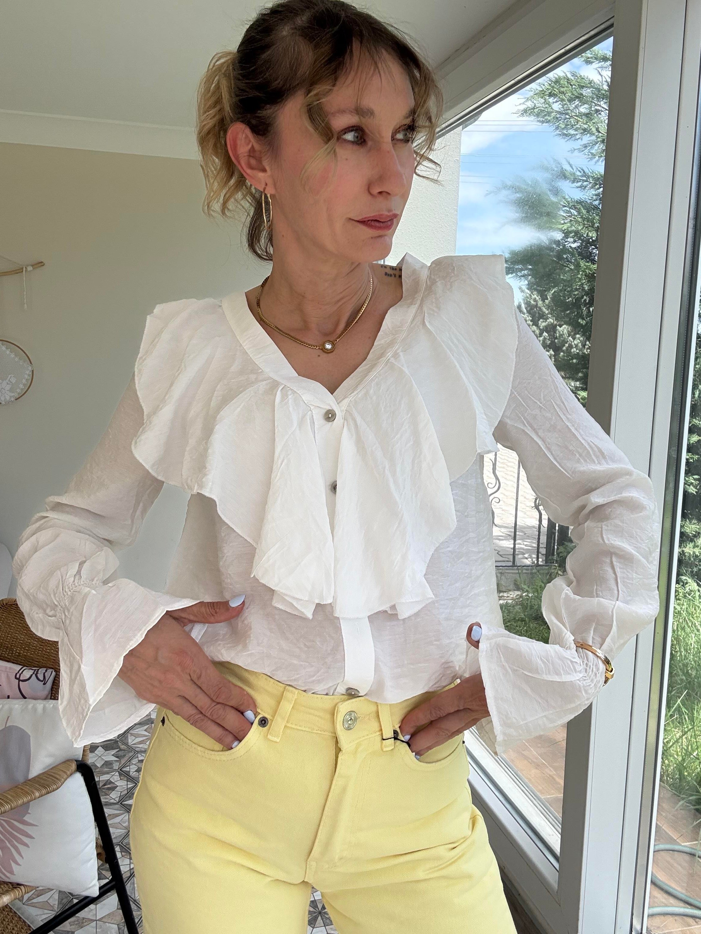 Beyaz Fırfır Detaylı Gömlek