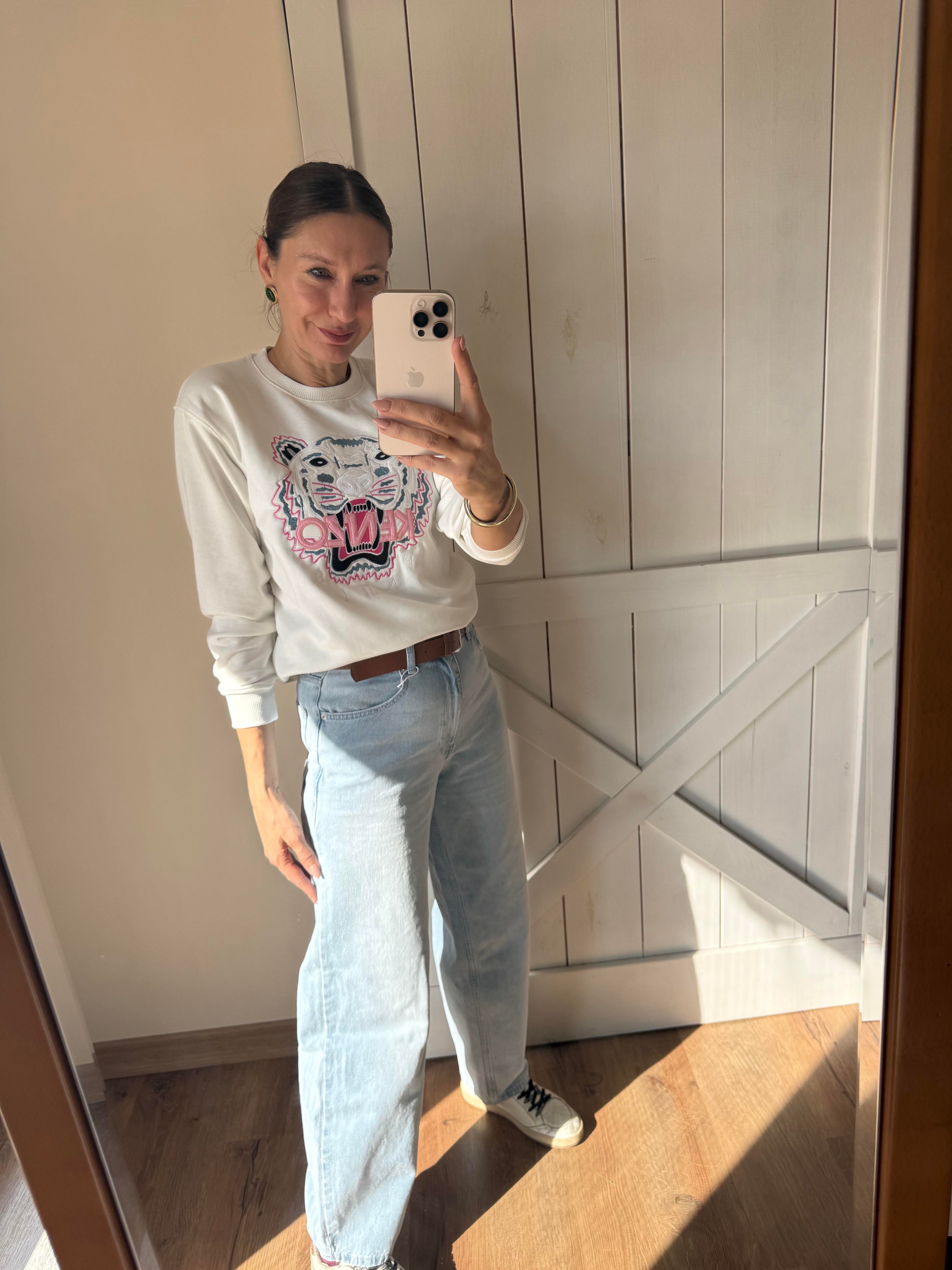 Beyaz Lion İşlemeli Sweatshirt