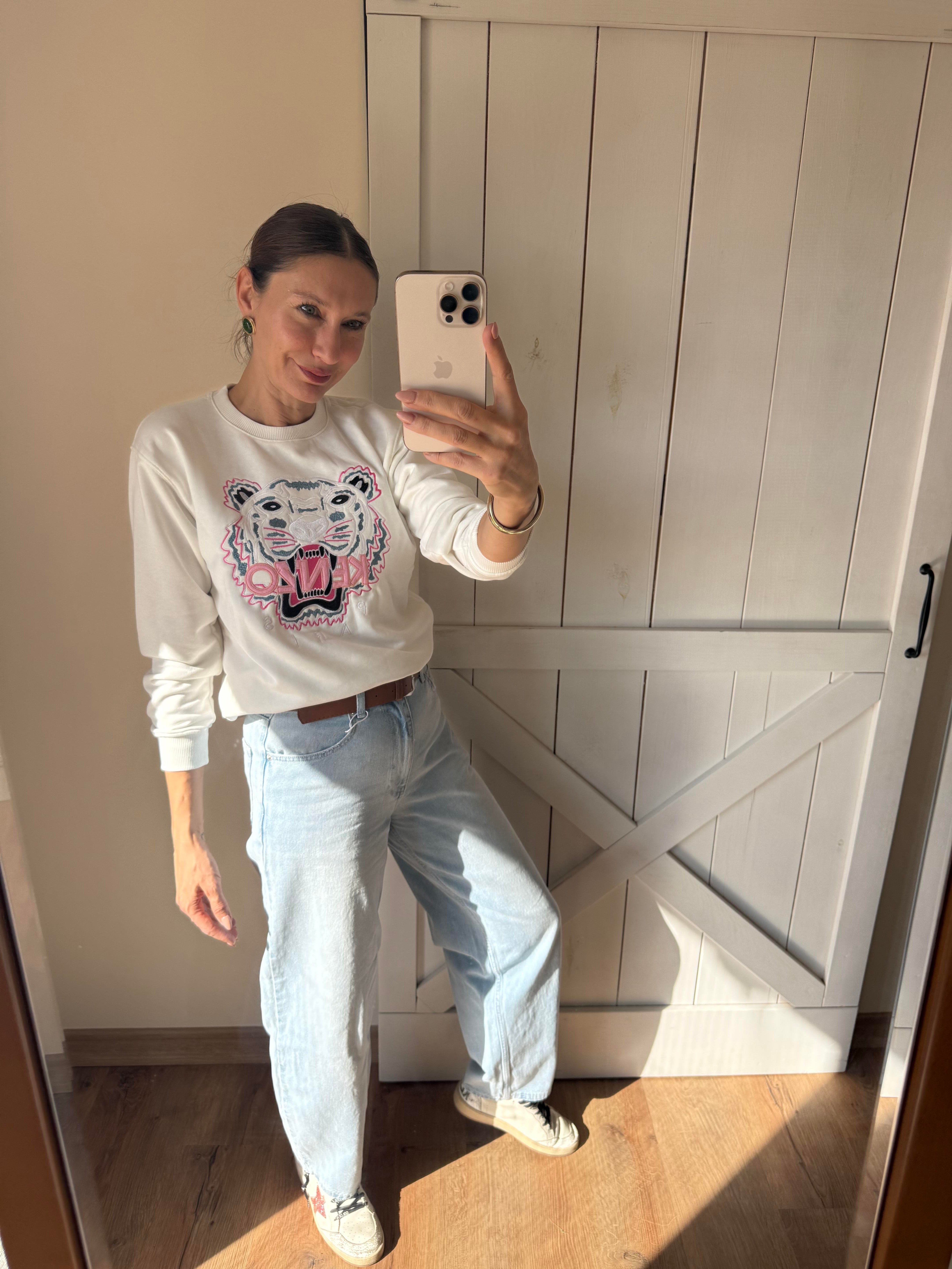 Beyaz Lion İşlemeli Sweatshirt