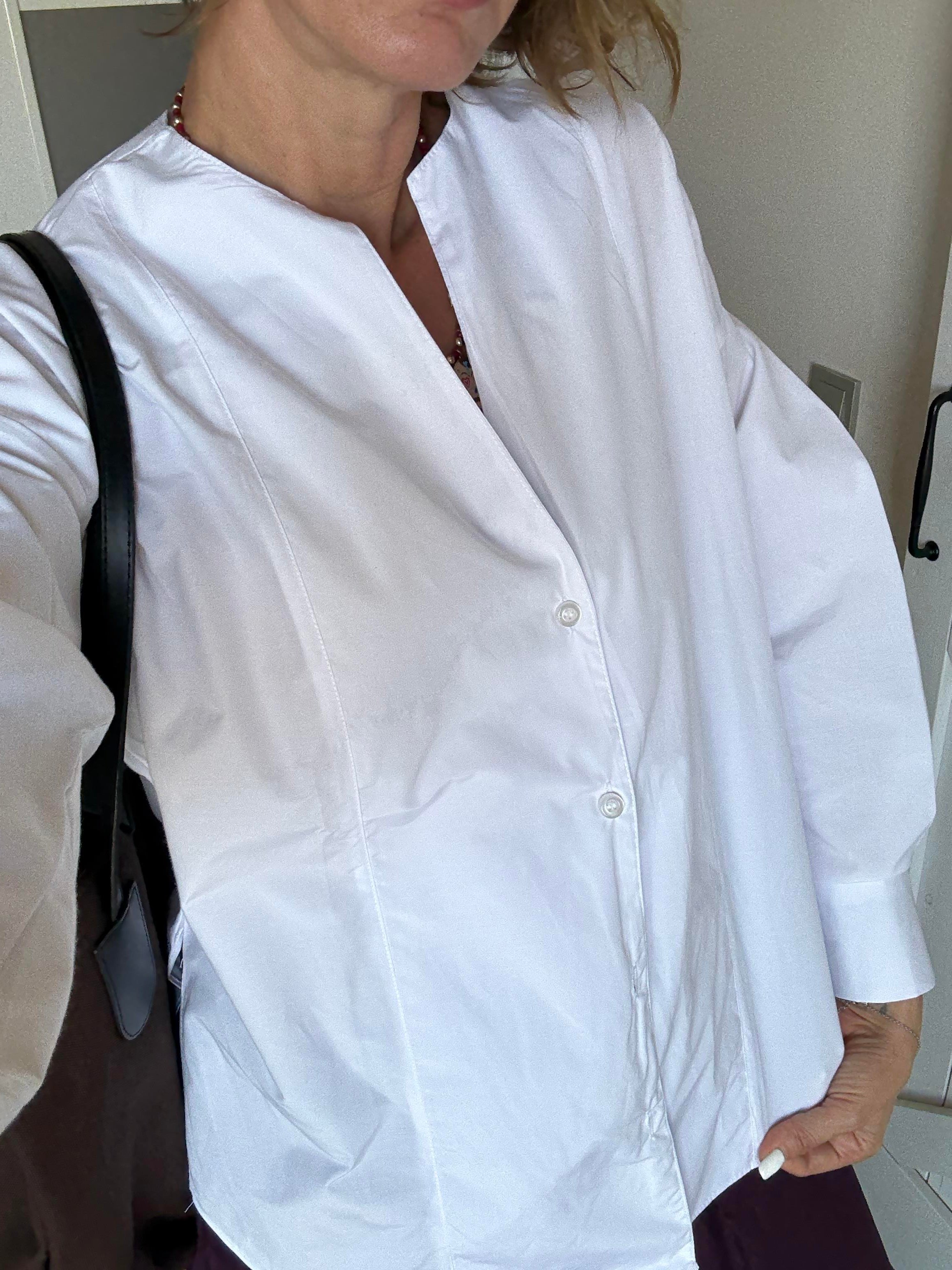 Beyaz Massi Yanları Yırtmaçlı Gömlek