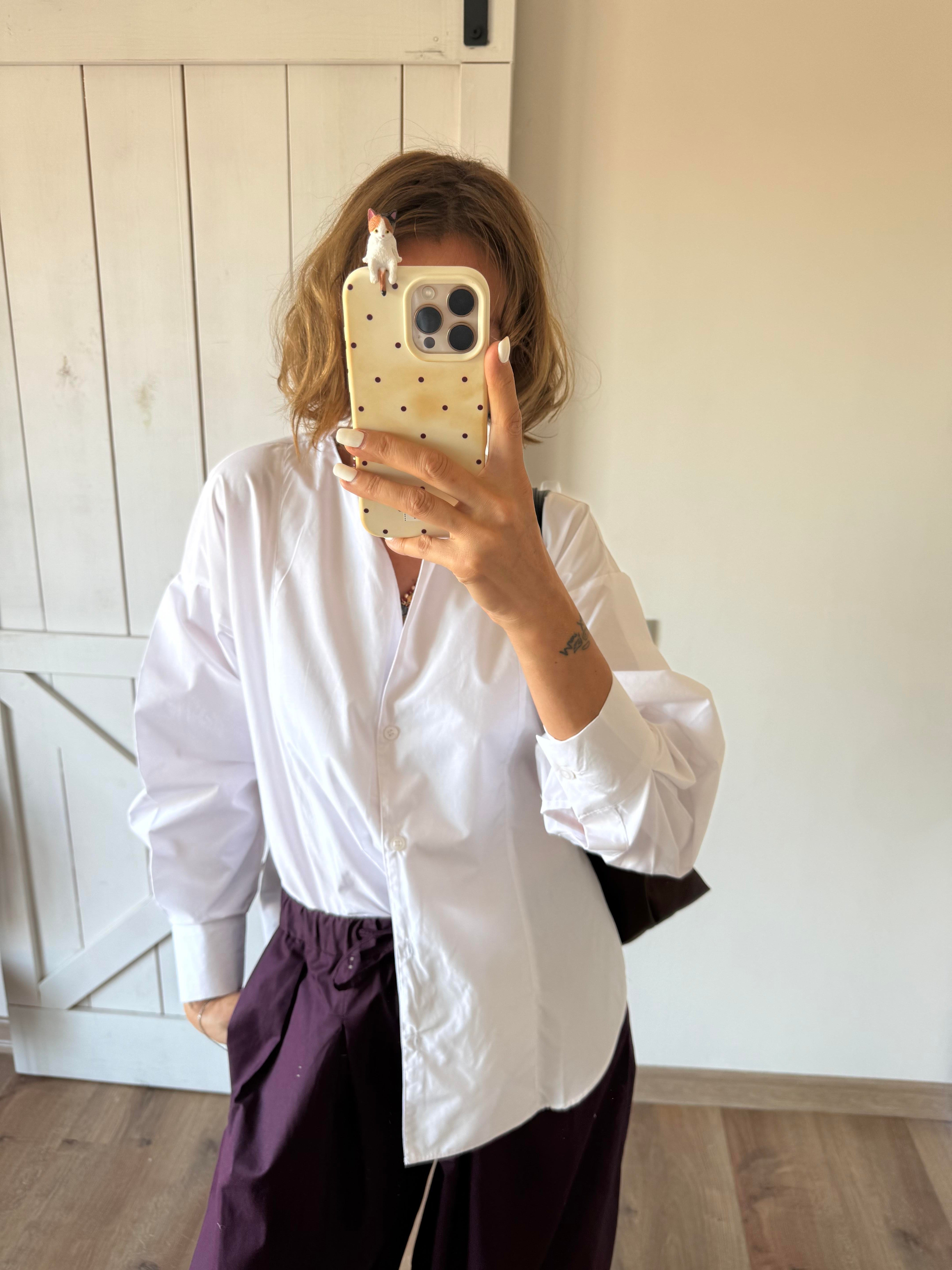 Beyaz Massi Yanları Yırtmaçlı Gömlek