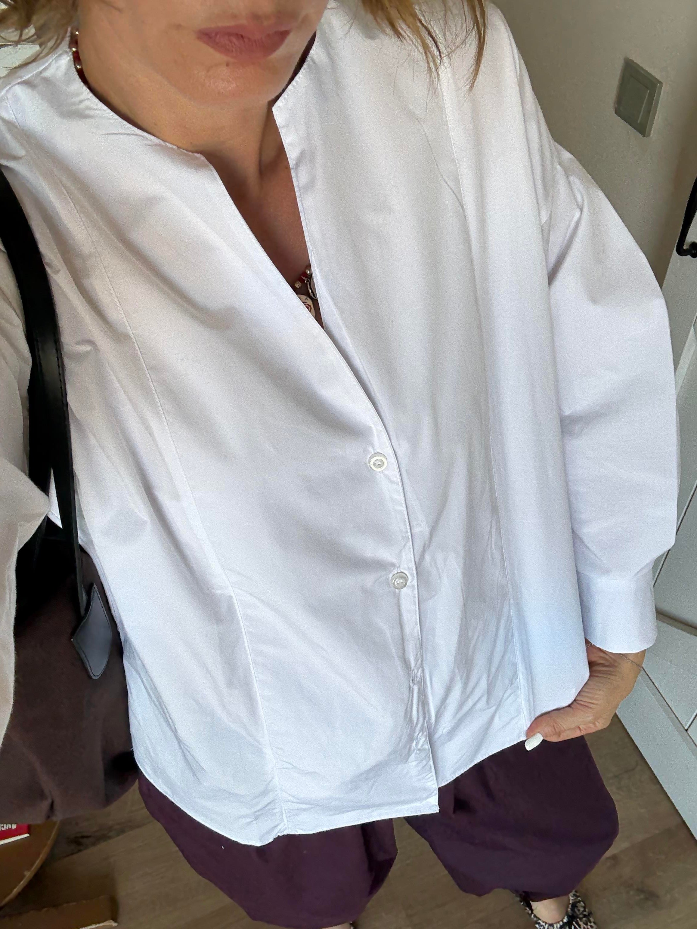 Beyaz Massi Yanları Yırtmaçlı Gömlek