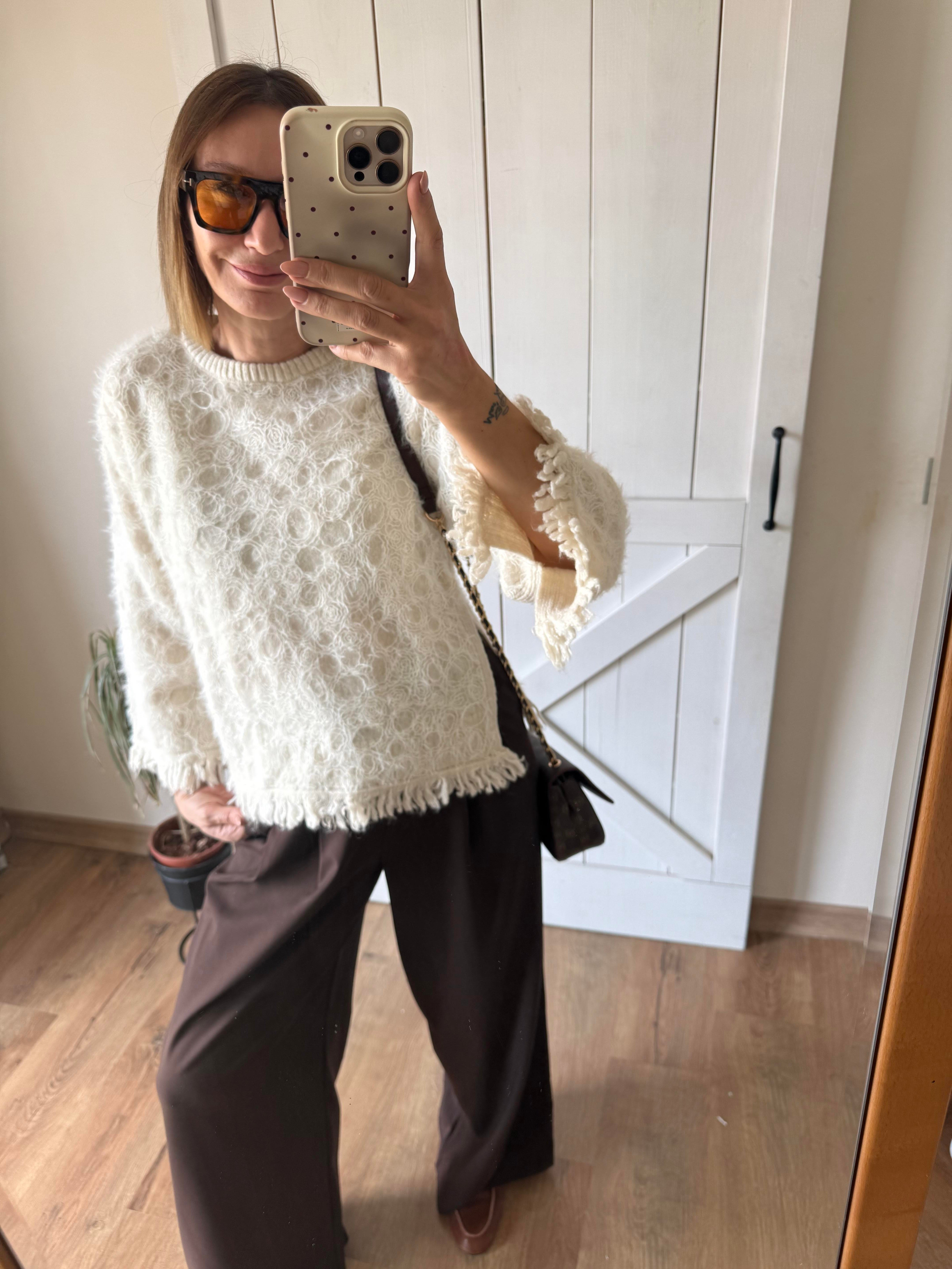 Bilek Ve Etek Ucu İpli Dalgalı Triko Zr