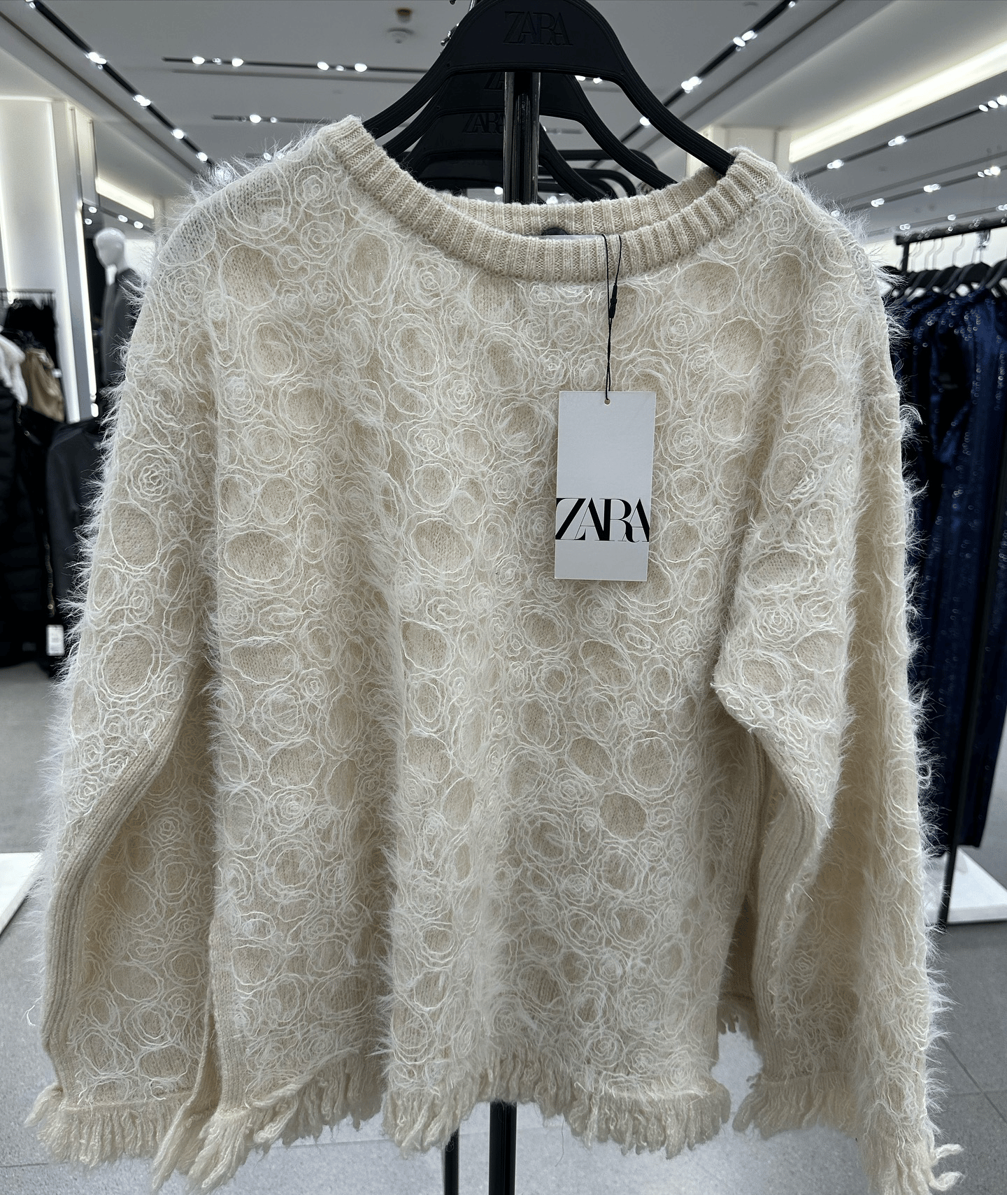 Bilek Ve Etek Ucu İpli Dalgalı Triko Zr