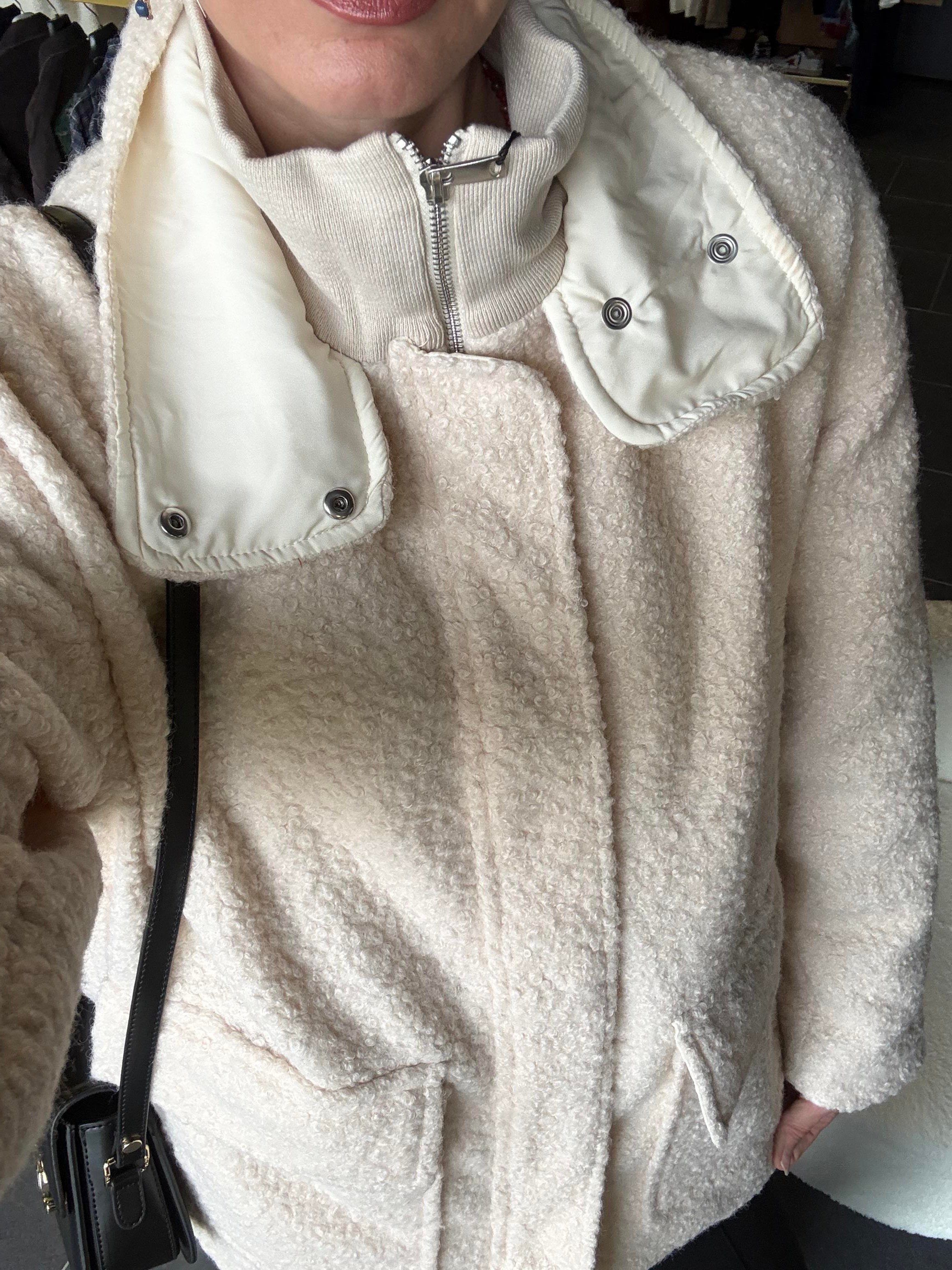 Buklet Kumaş Ekru Marka Model Mont