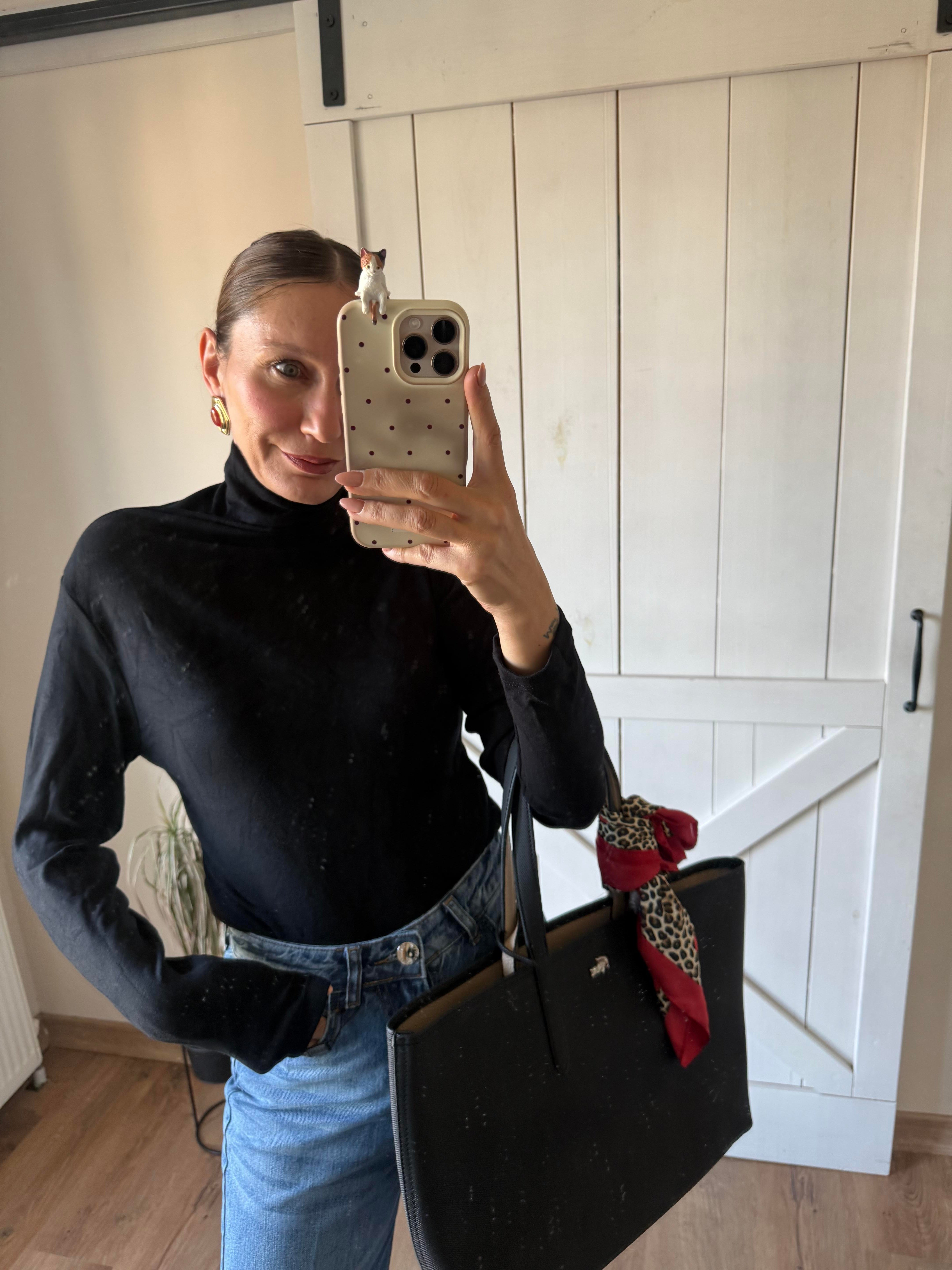 Buzzy Dik Yaka Siyah Body