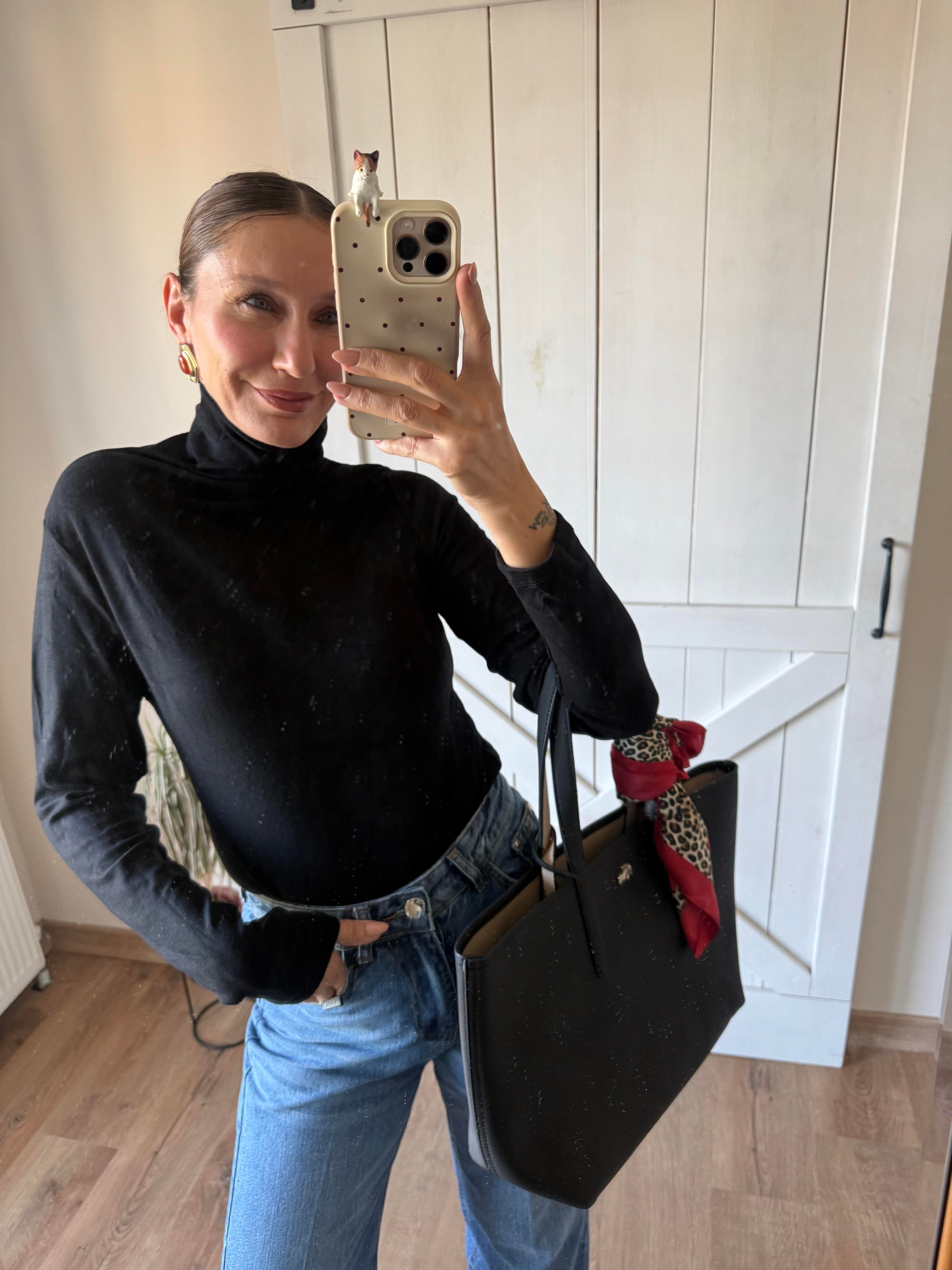 Buzzy Dik Yaka Siyah Body