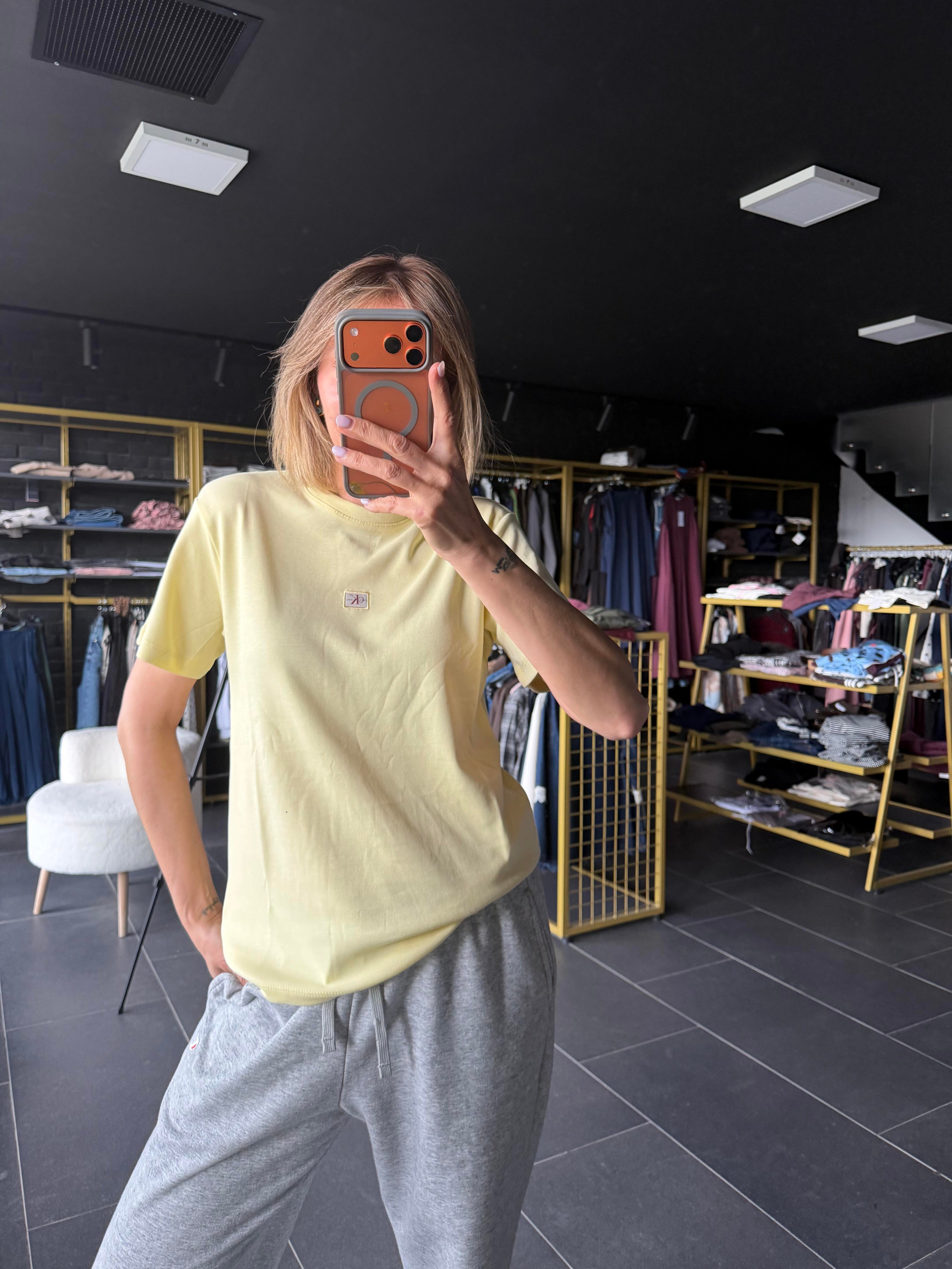C Toz Tereyağ Sarısı Minimal Tshirt