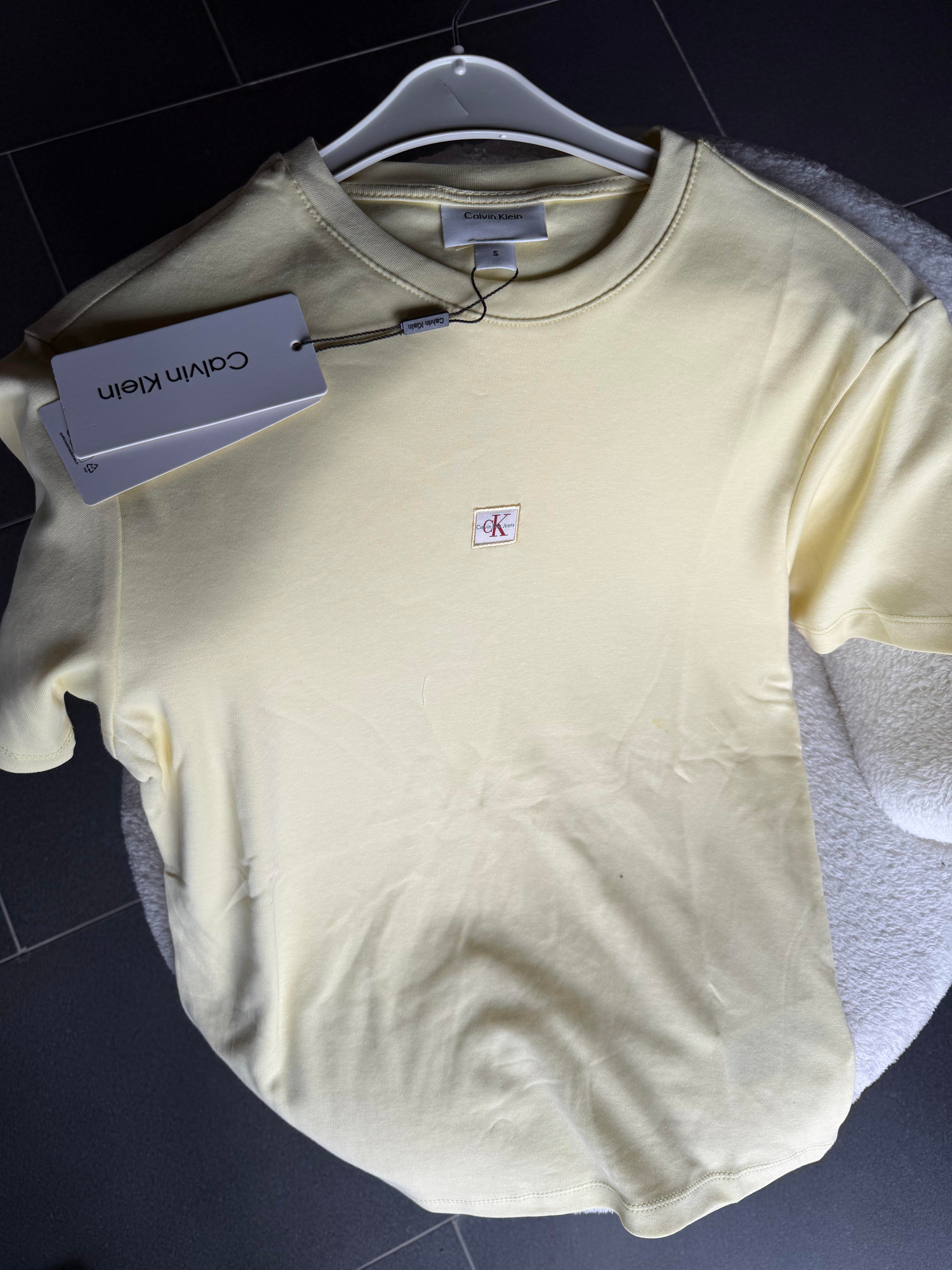 C Toz Tereyağ Sarısı Minimal Tshirt