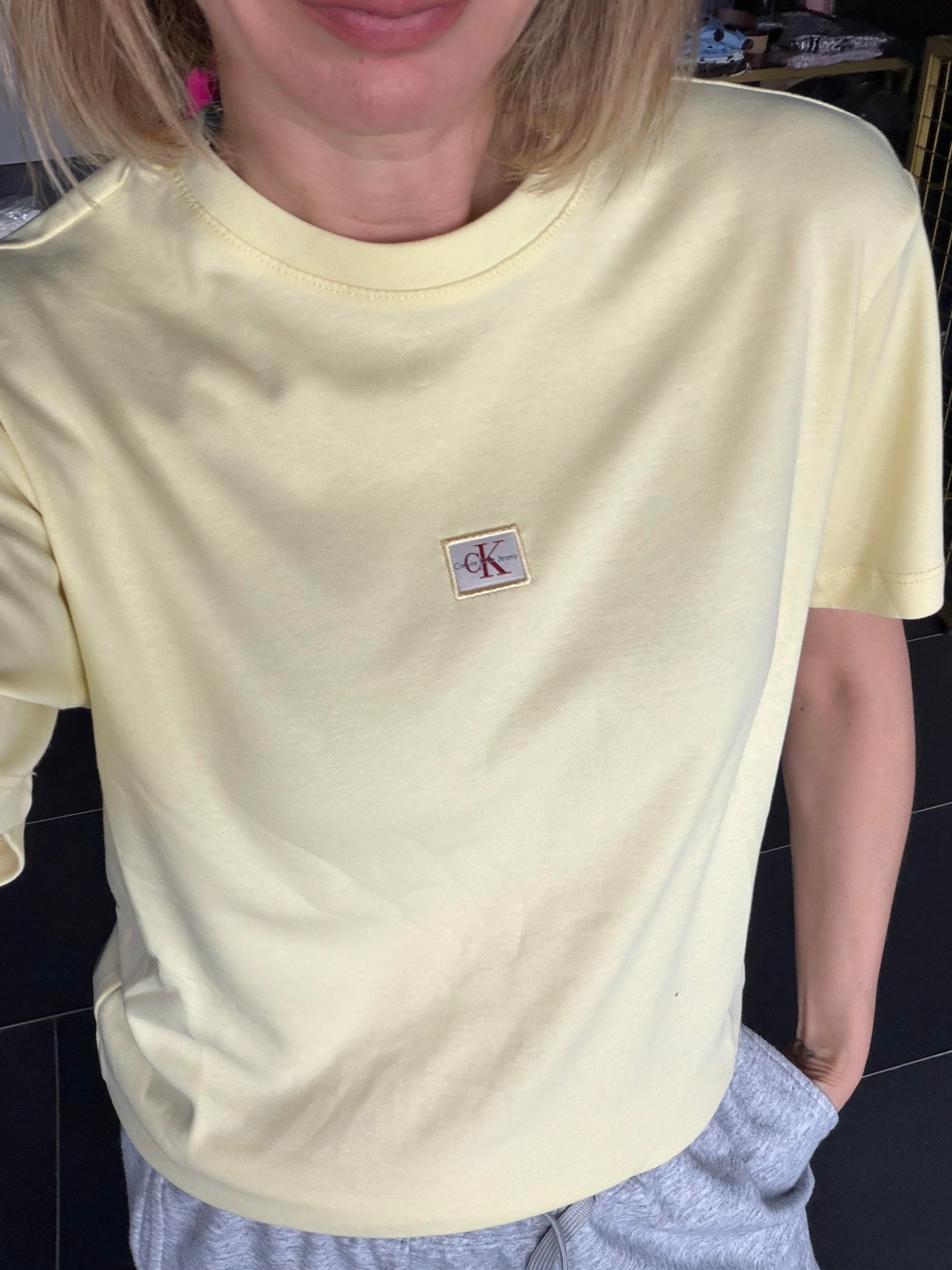 C Toz Tereyağ Sarısı Minimal Tshirt