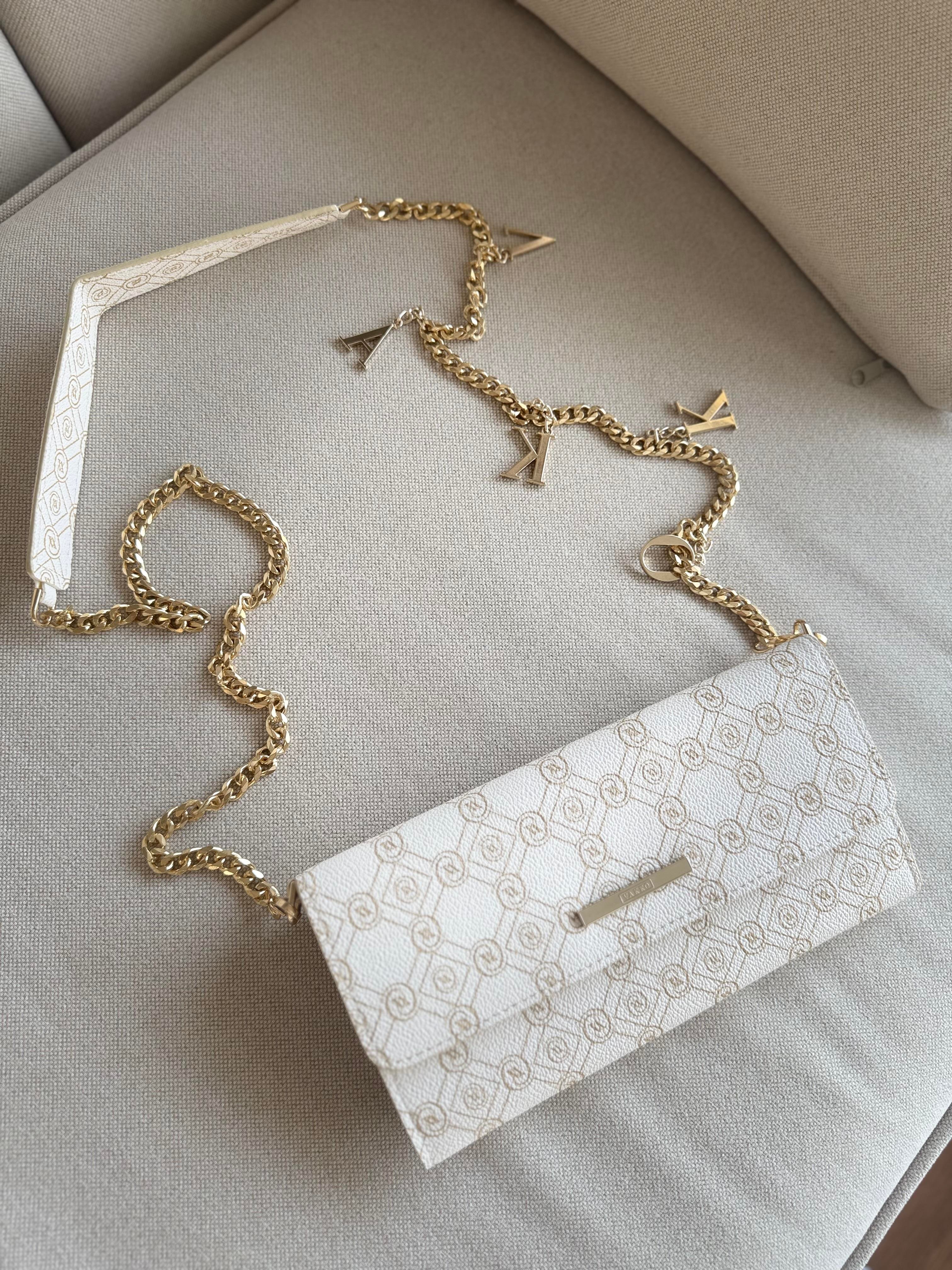 Charmlı Clutch Beyaz Zincirli Çanta