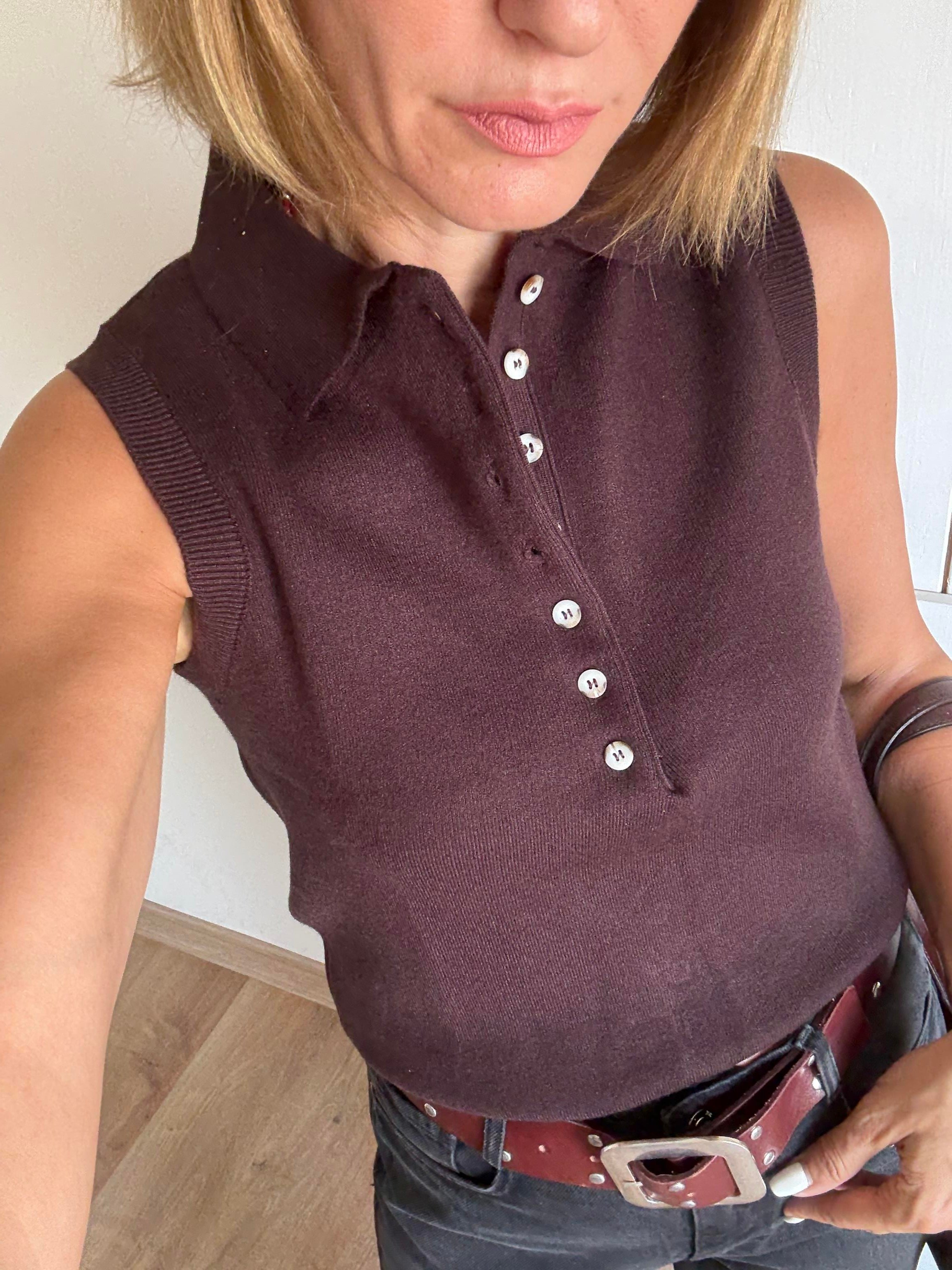 Çok Düğmeli Kahve Kolsuz Massi Triko