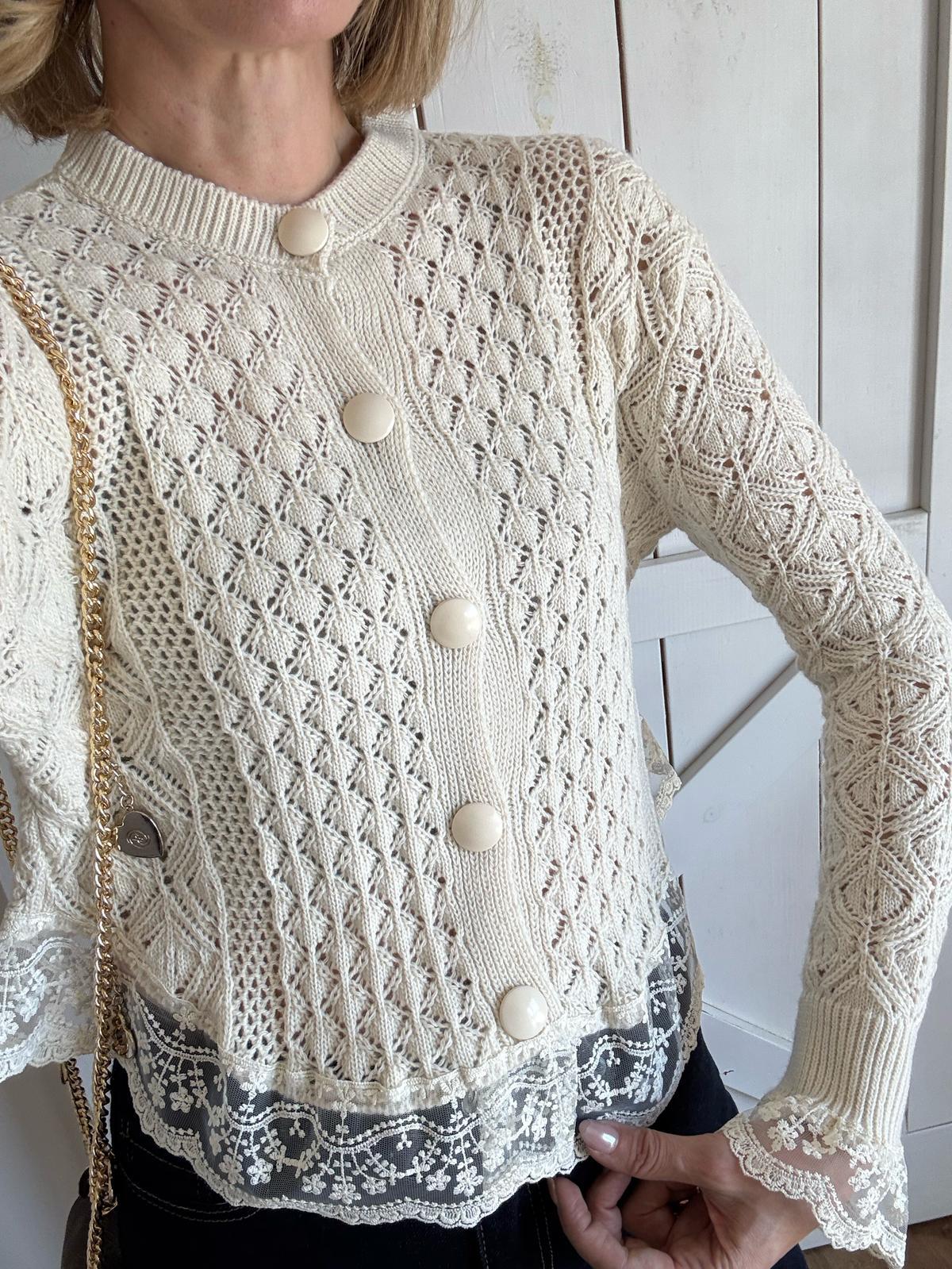 Dantel Detaylı Ekru Hırka