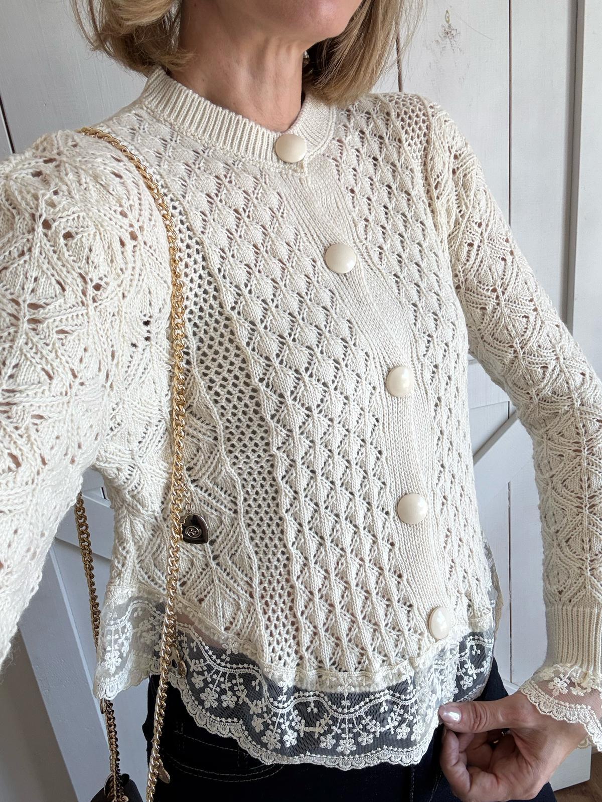 Dantel Detaylı Ekru Hırka