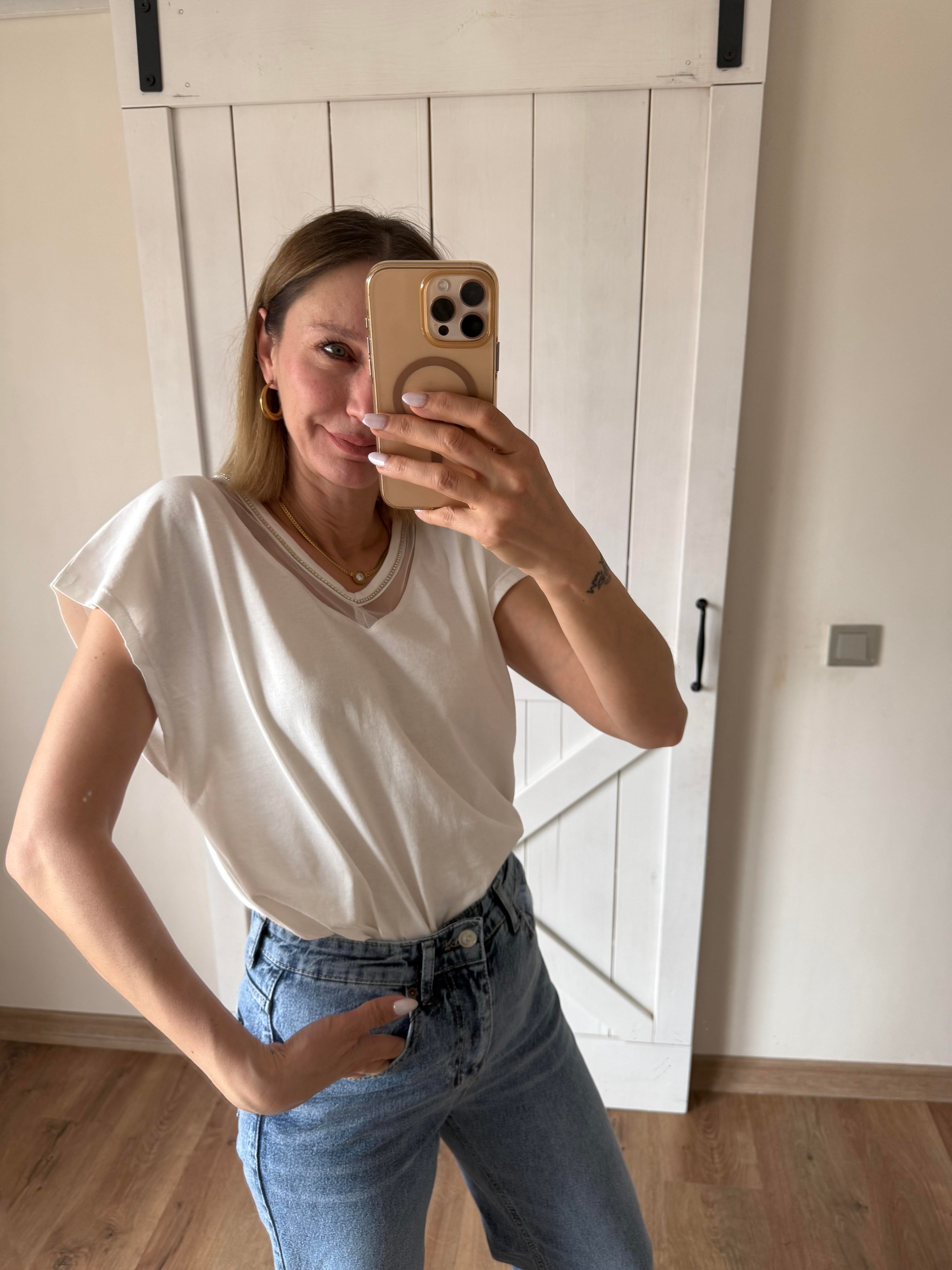 Dantel V Yaka Kırık Beyaz Tshirt