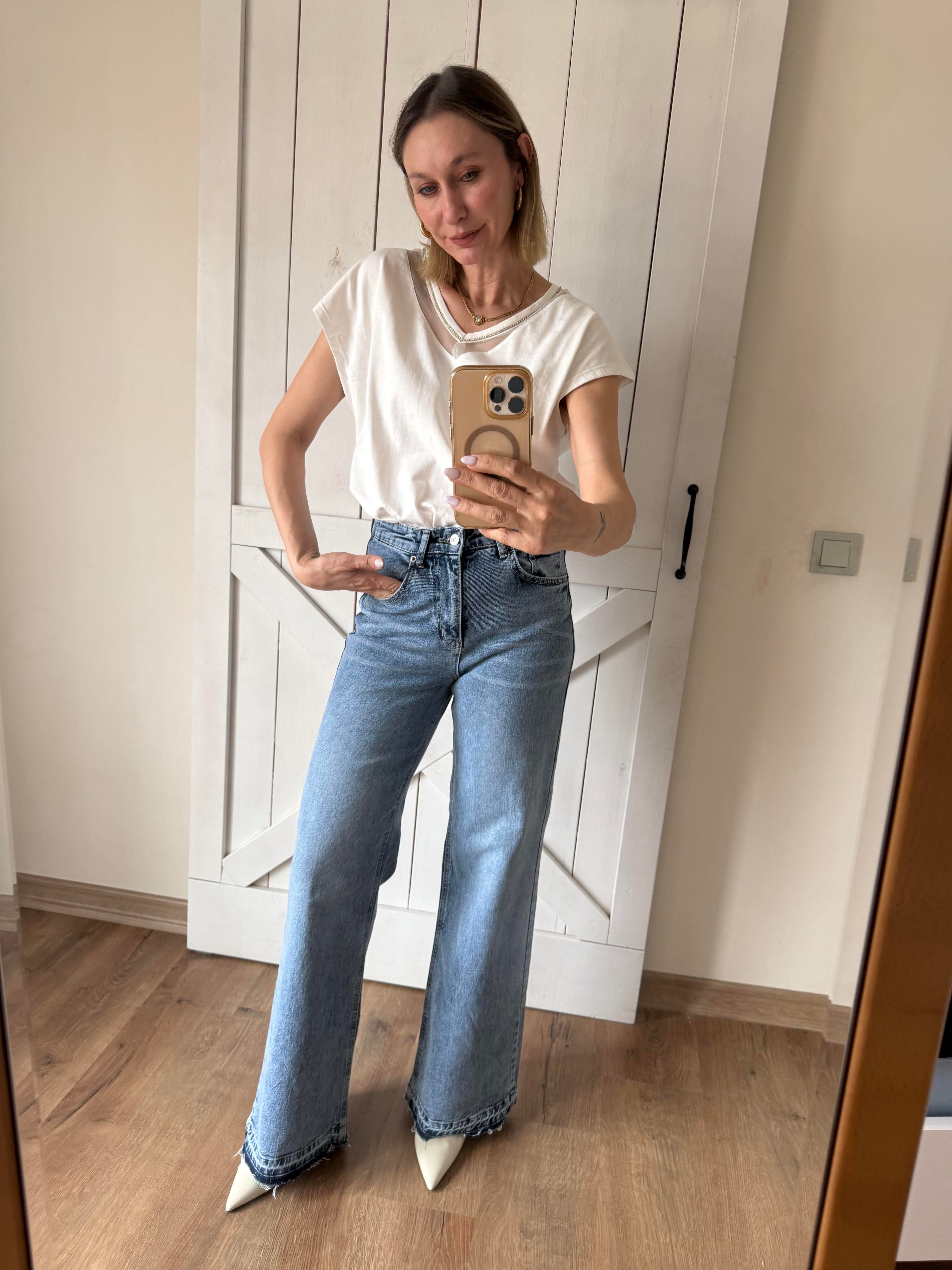 Dantel V Yaka Kırık Beyaz Tshirt