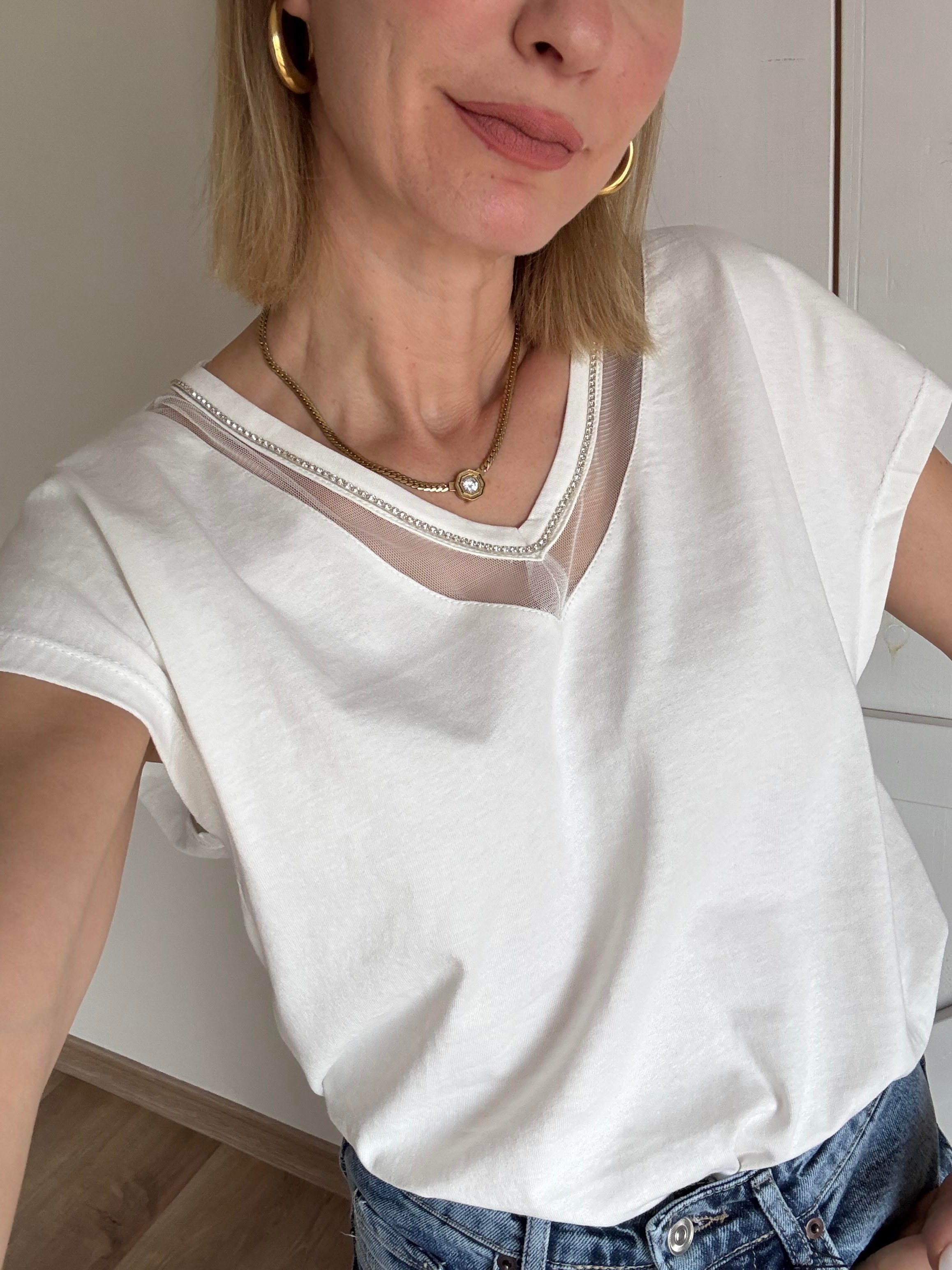 Dantel V Yaka Kırık Beyaz Tshirt