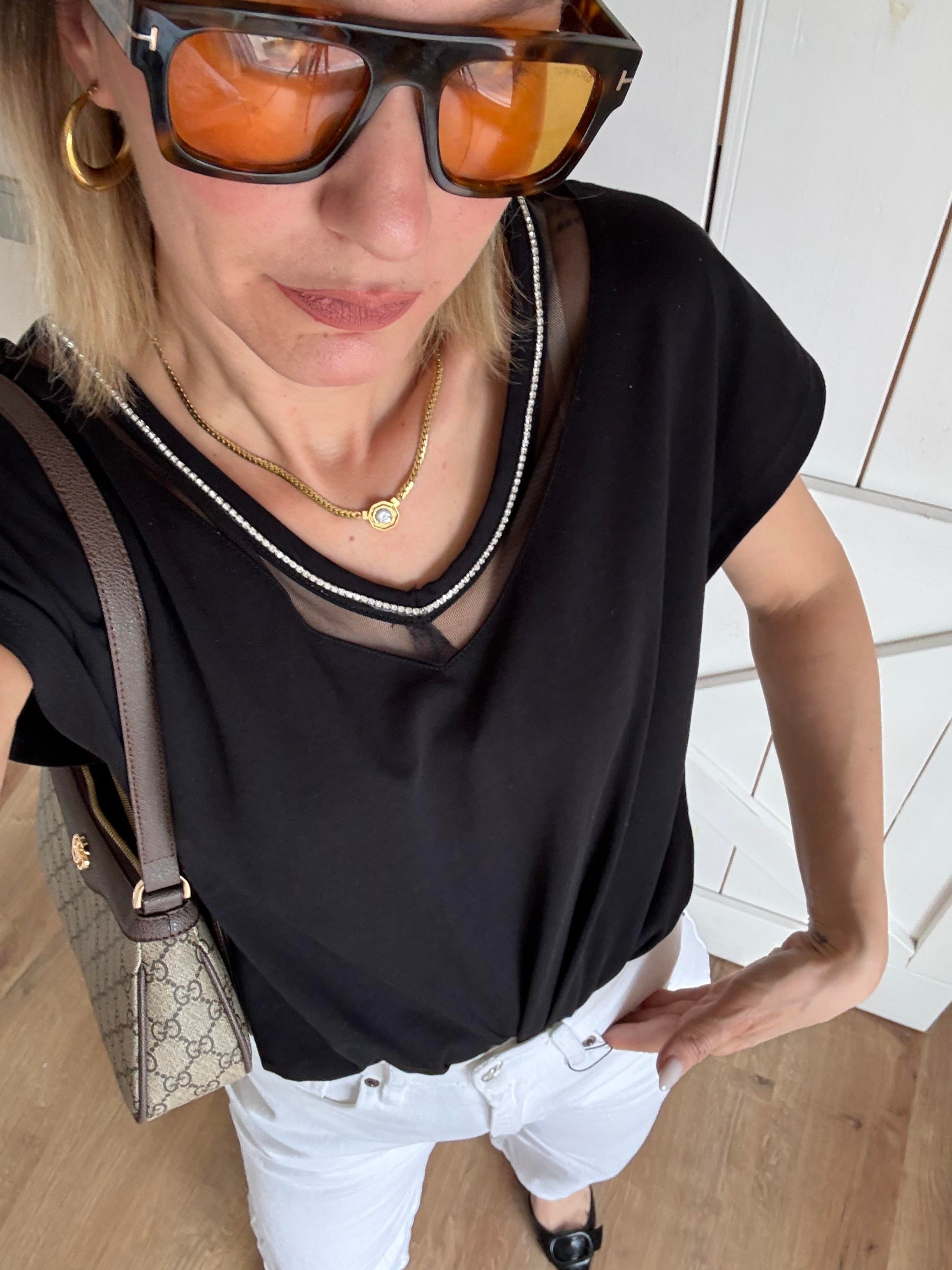 Dantel V Yaka Taş İşlemeli Tshirt