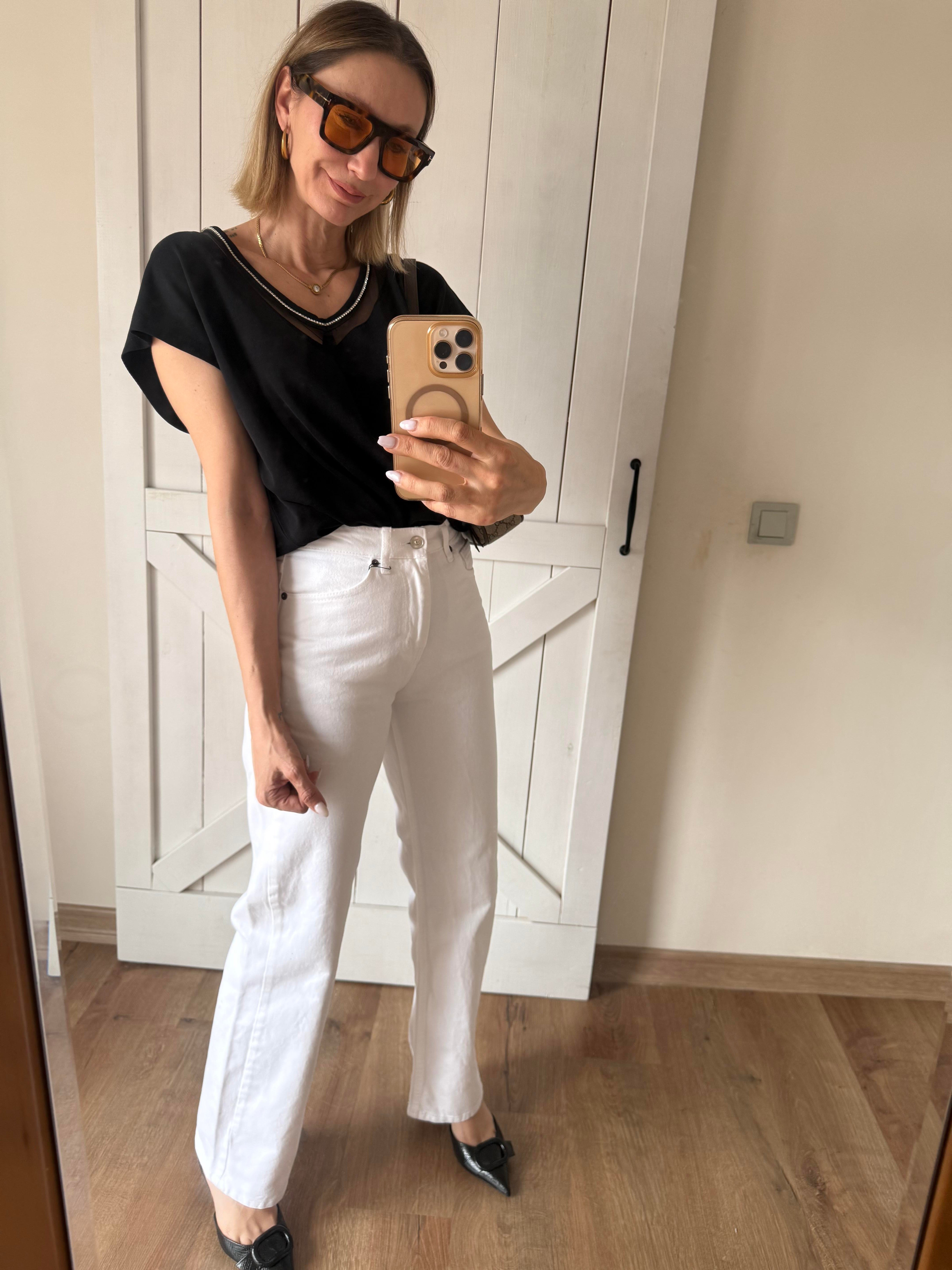 Dantel V Yaka Taş İşlemeli Tshirt